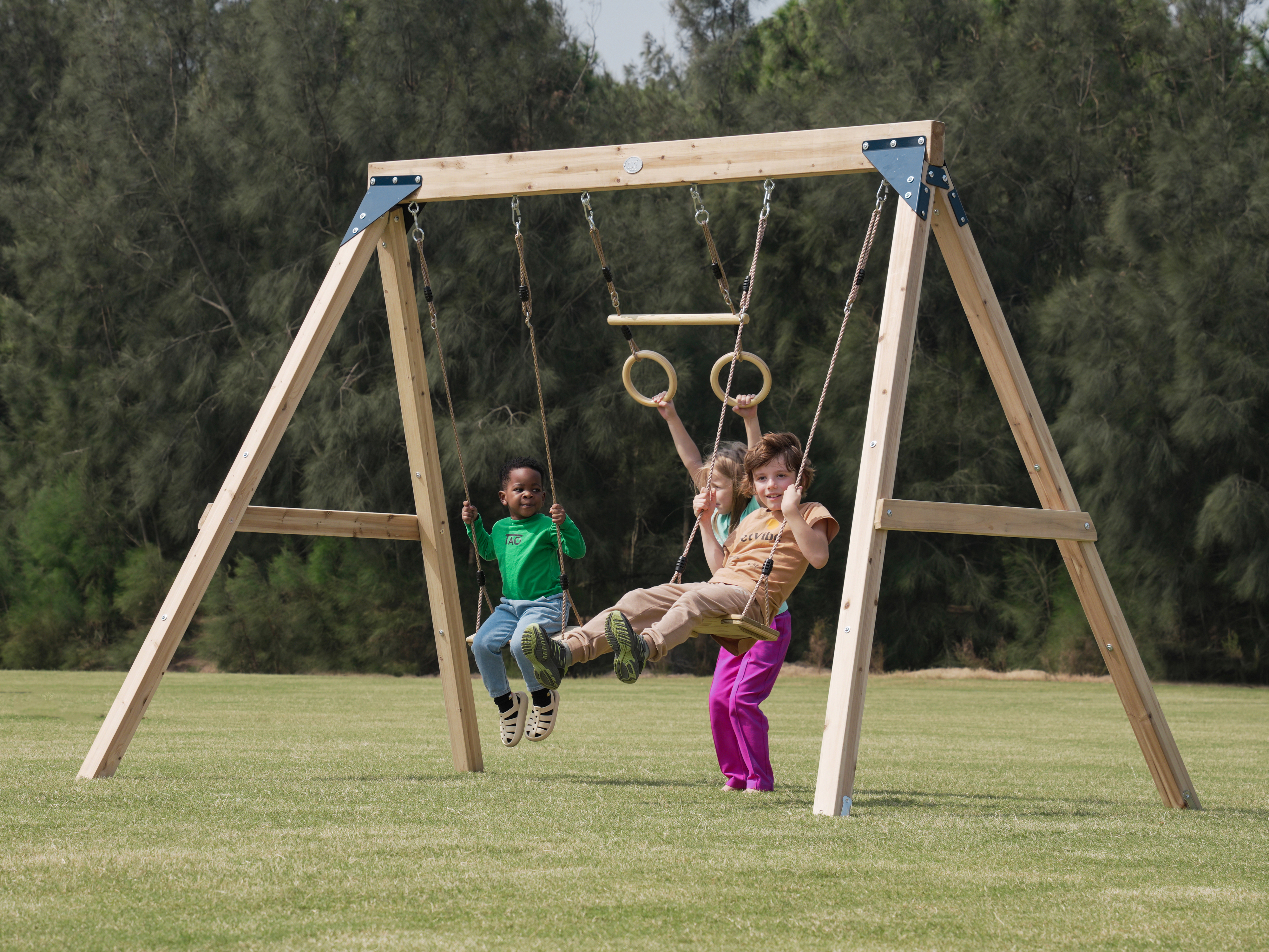 AXI Maya Dubbele houten Schommel met Trapeze Bruin