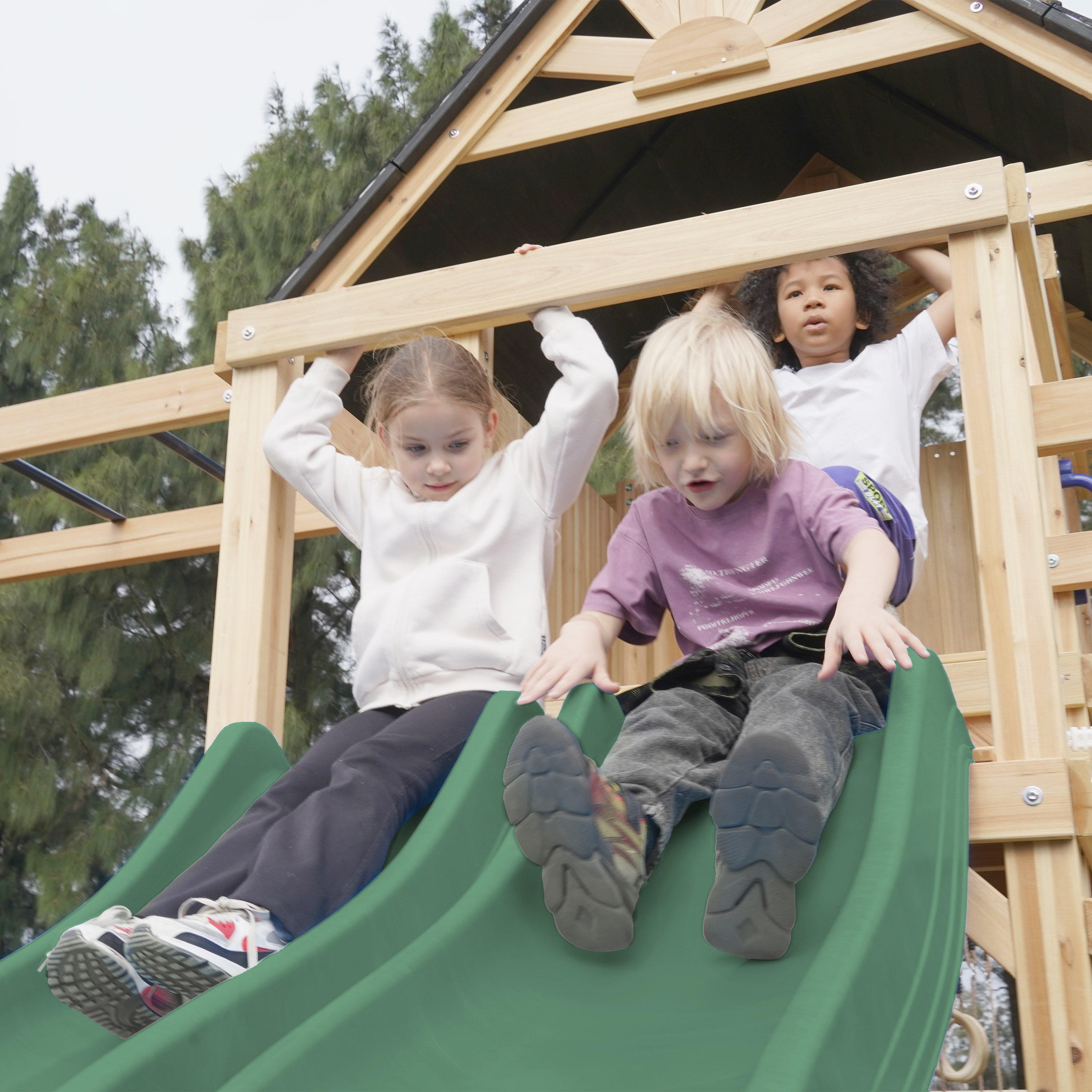 AXI Hunter Climbing Frame with Swings, Climbing Frame, Climbing Bridge and Multiple Platforms – Green Double Slide