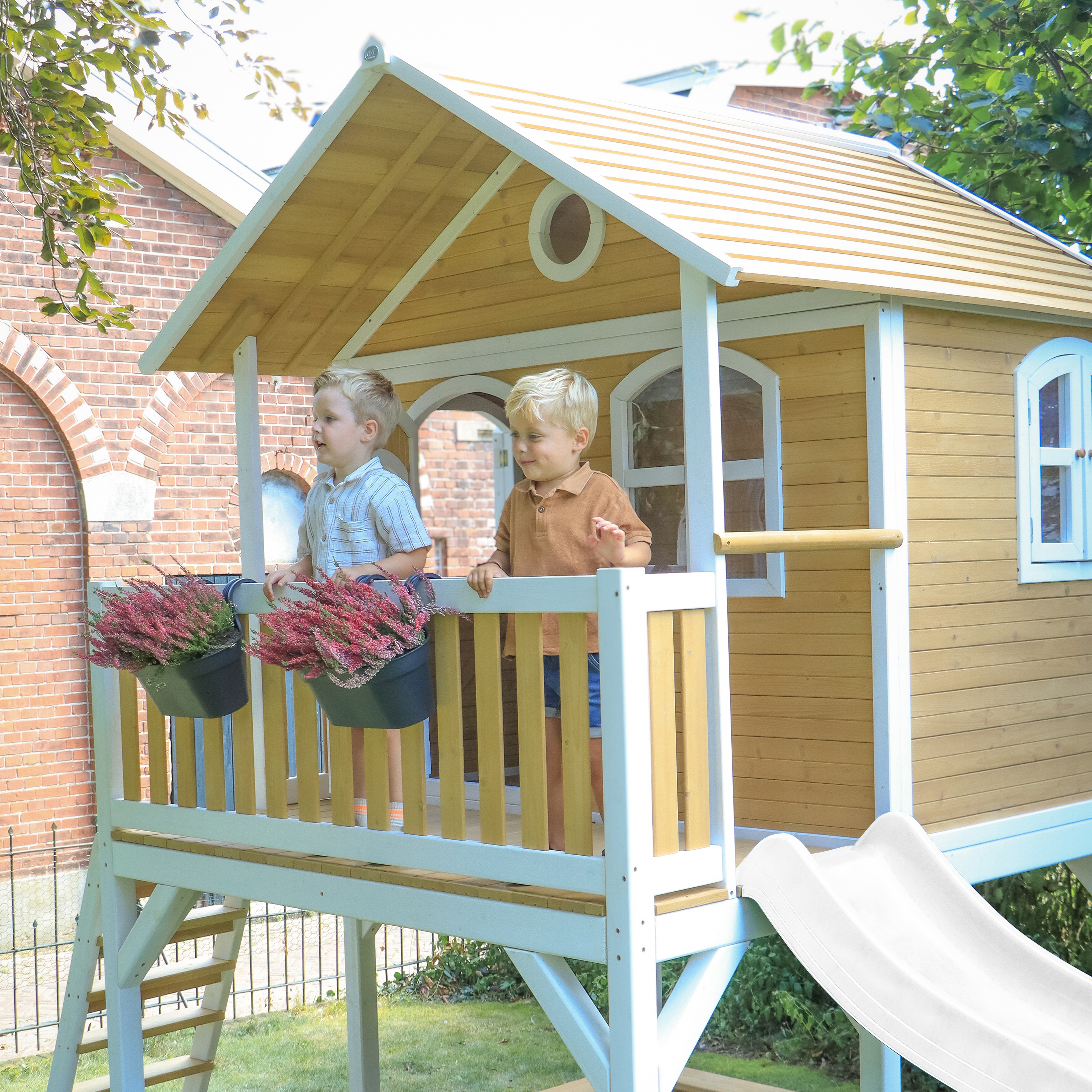 AXI Marc Playhouse Brown/White - White Slide