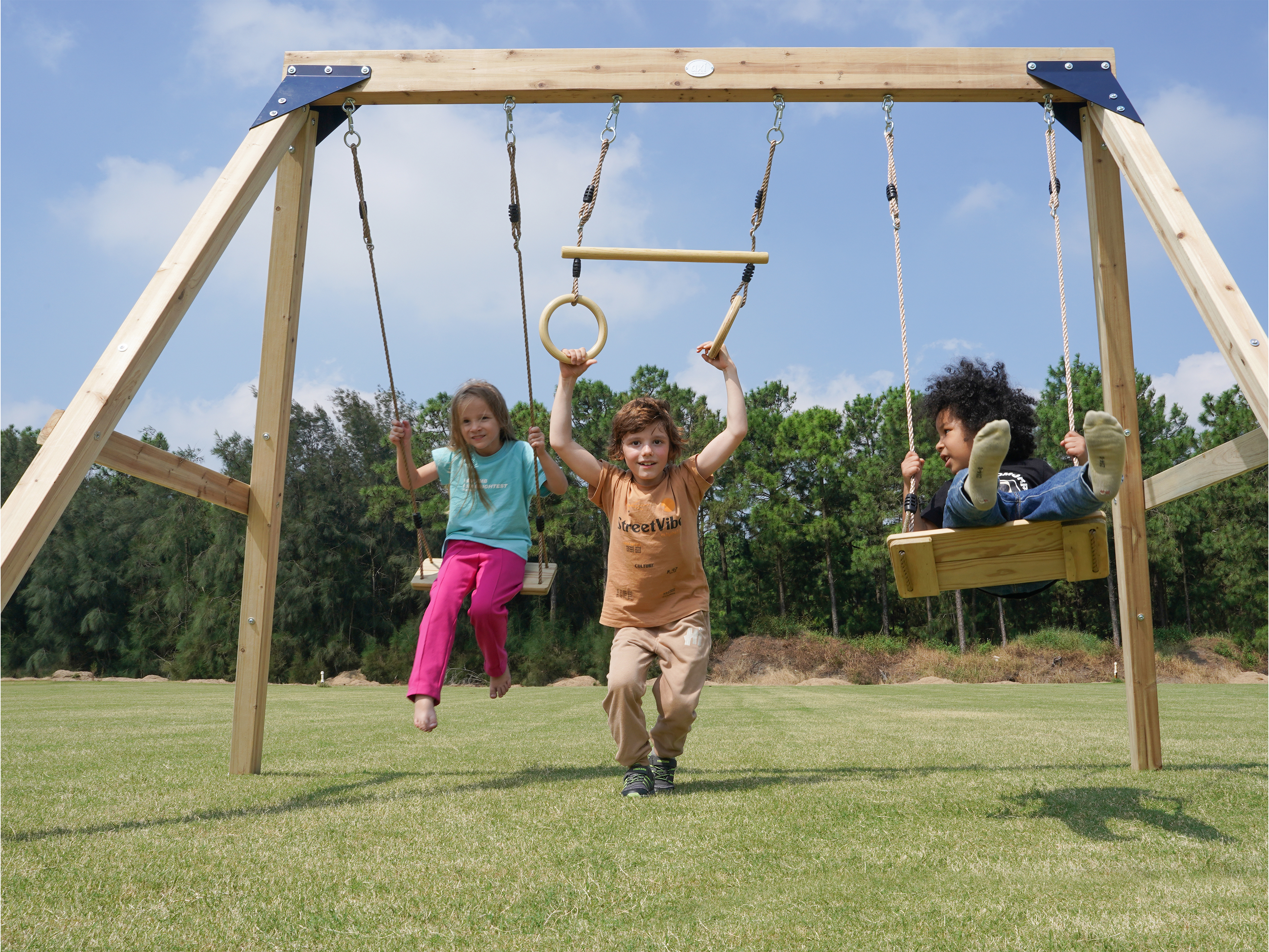 AXI Maya Dubbele houten Schommel met Trapeze Bruin