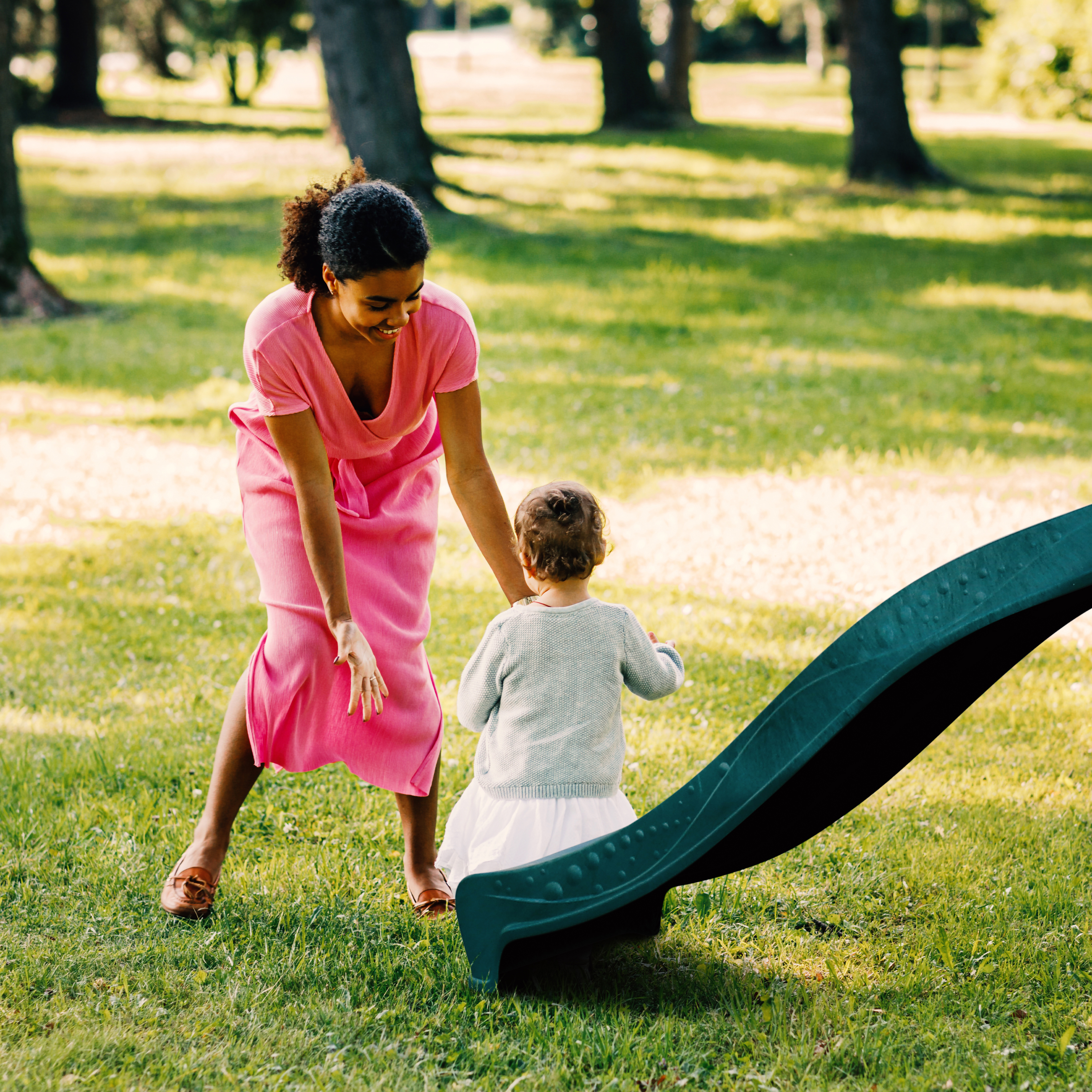 AXI Beach Tower with Roxy Nest Swing Set Brown - Green Slide