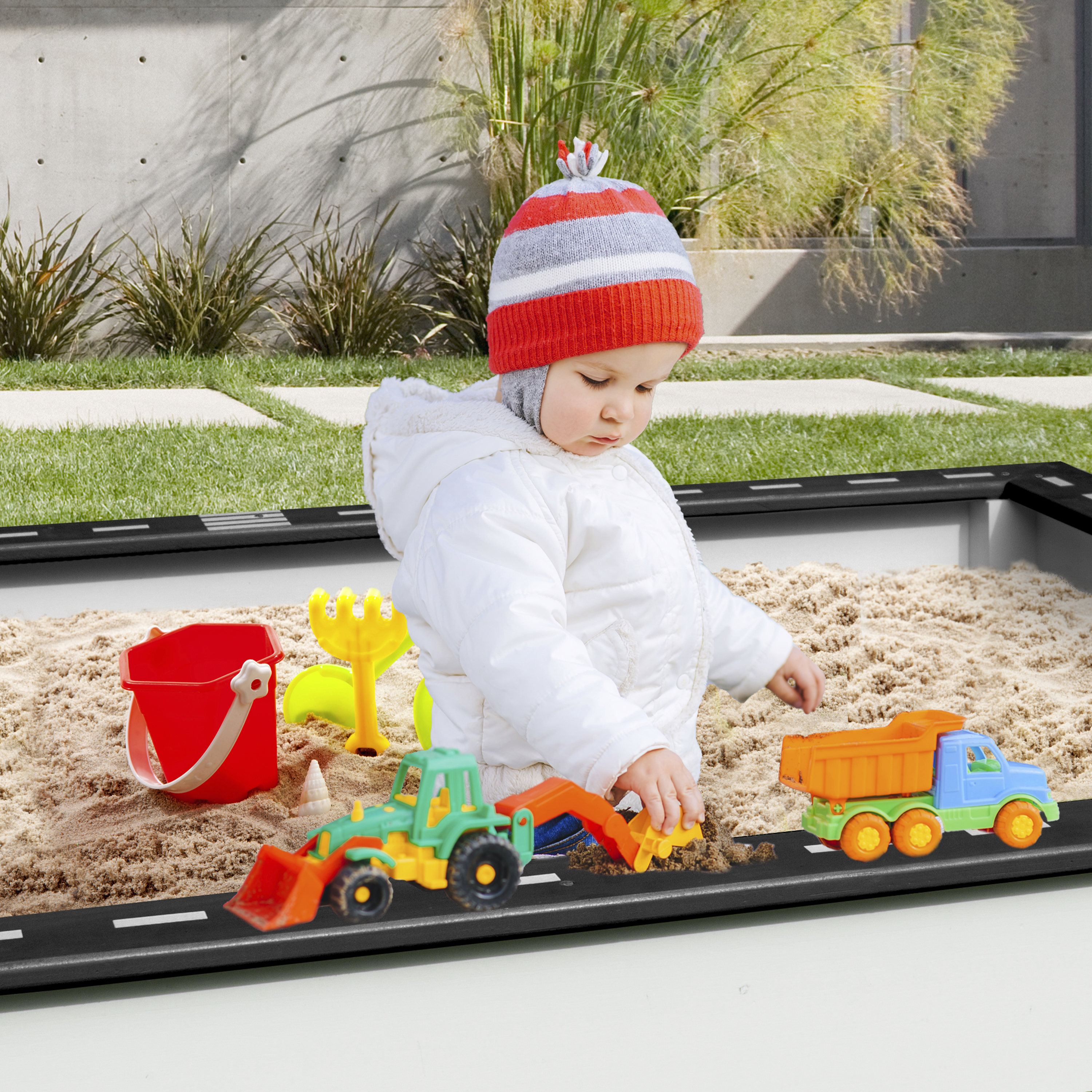Sunny Sandy Sandbox with Race Track - 127 x 127 cm - Black/White