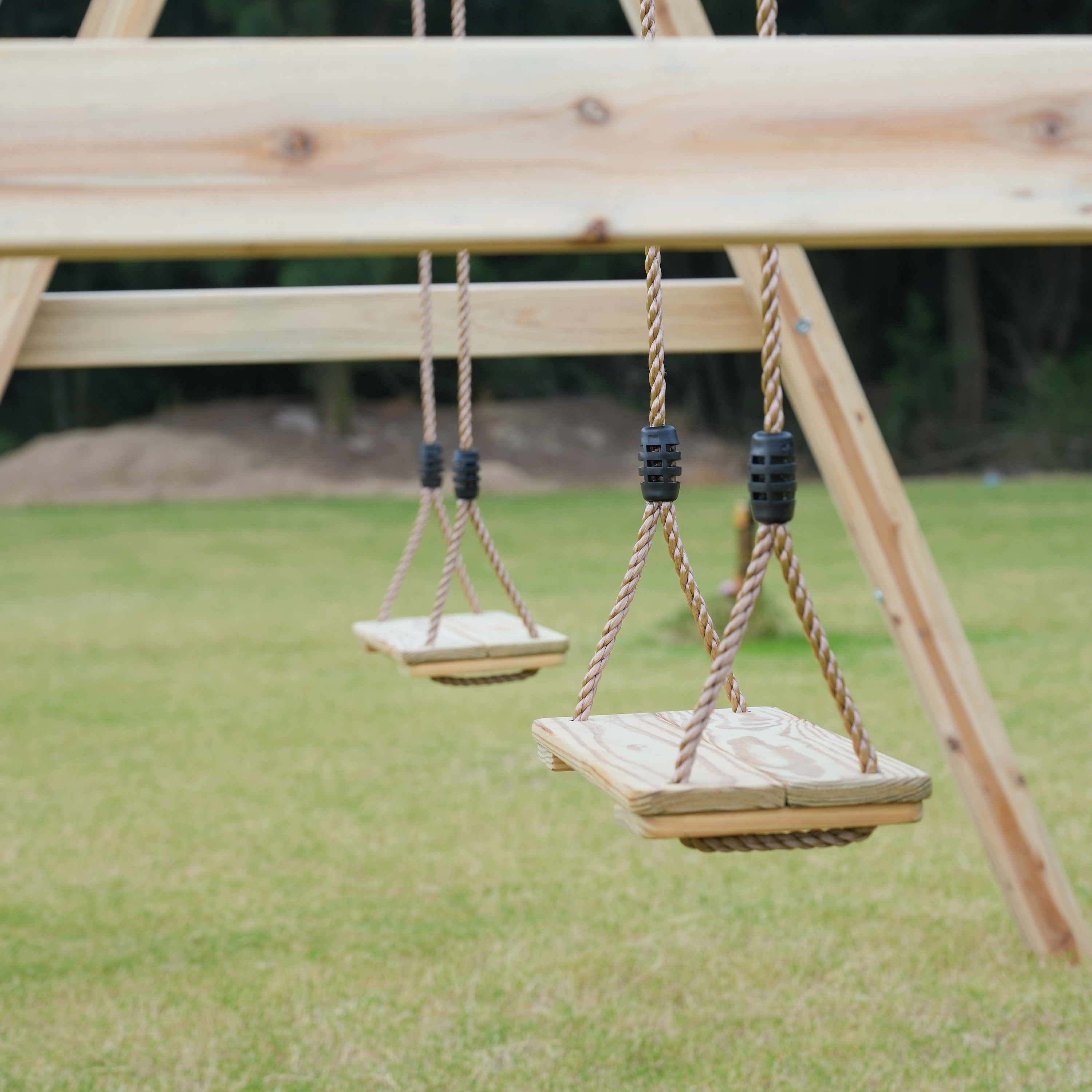 AXI Maya Dubbele houten Schommel met Trapeze Bruin