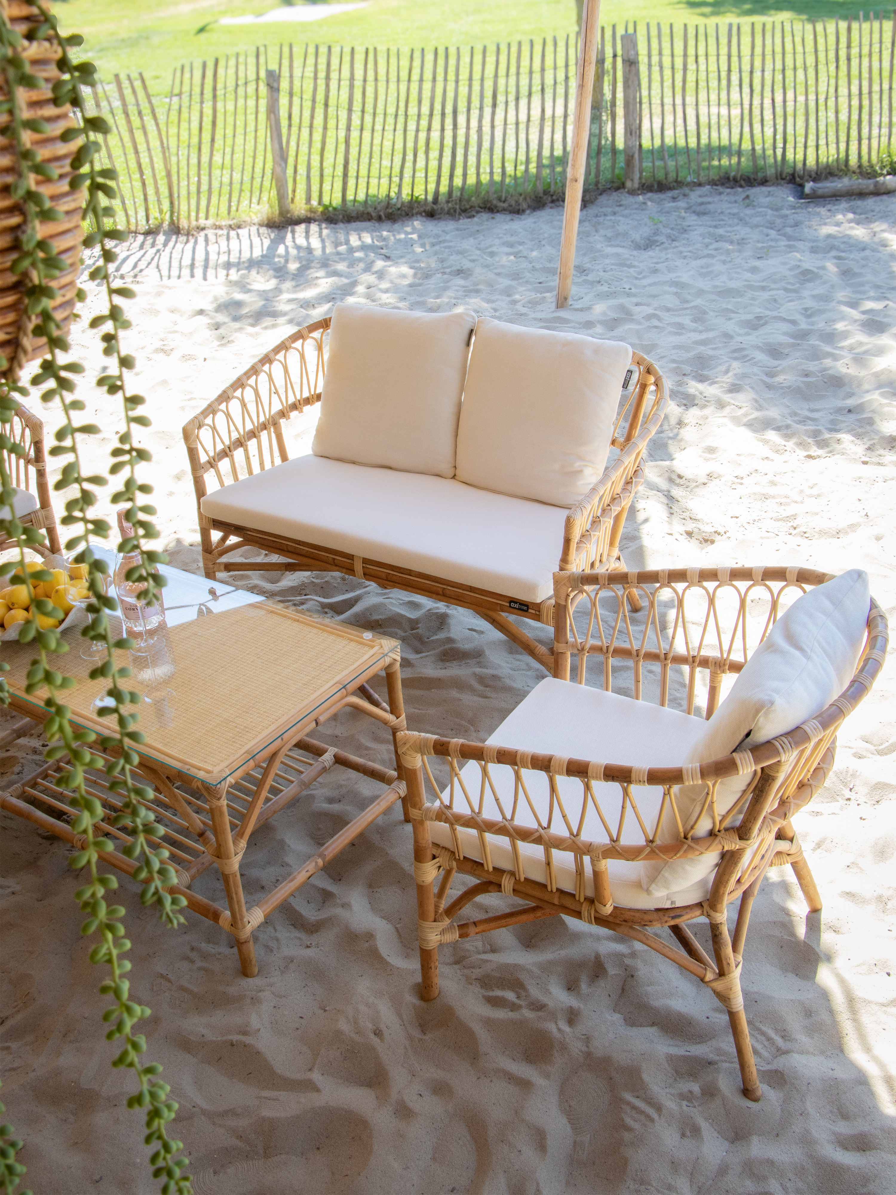 AXI Mary Rattan Lounge Set – 4-Piece with Sofa, Table, and 2 Chairs Natural/White-8720365066238 AXI Mary Rattan Lounge Set – 4-Piece with Sofa, Table, and 2 Chairs Natural/White