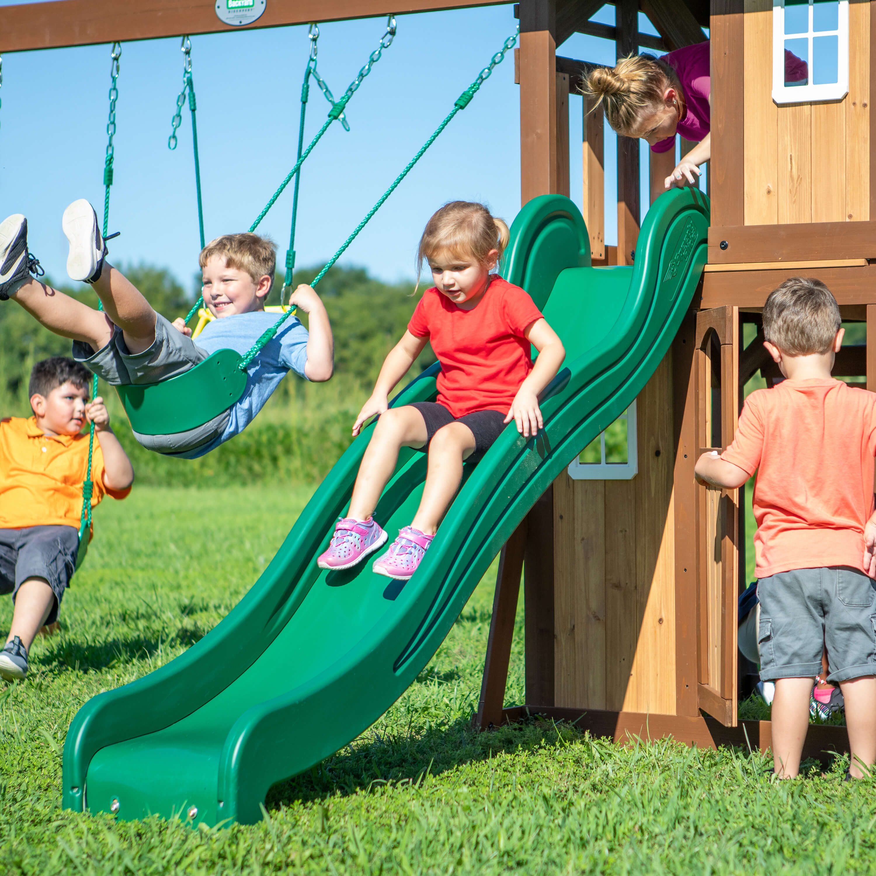 Backyard Discovery Lakewood Speeltoren met Schommels en Glijbaan
