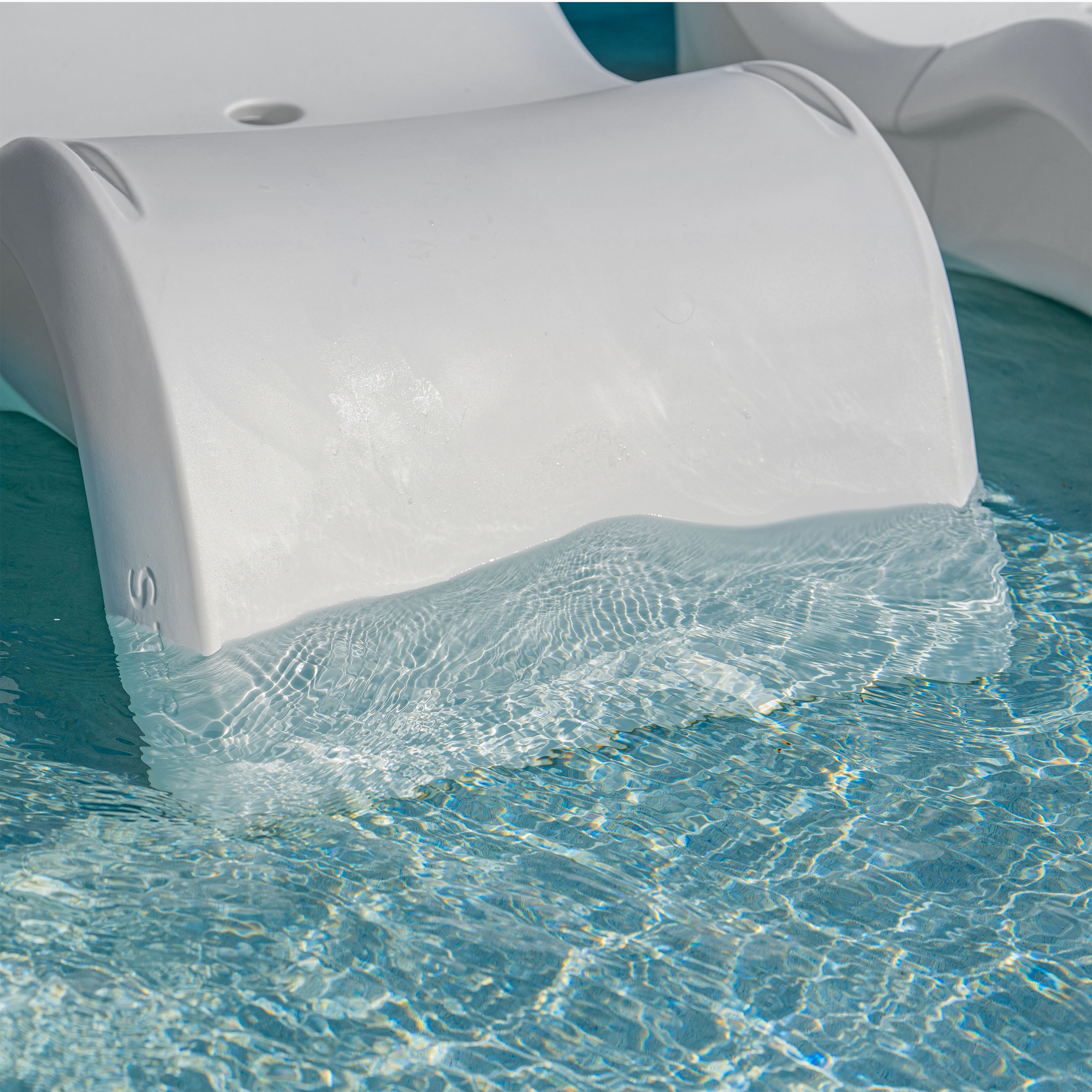 Step2 Vero Tall Pool Chair White