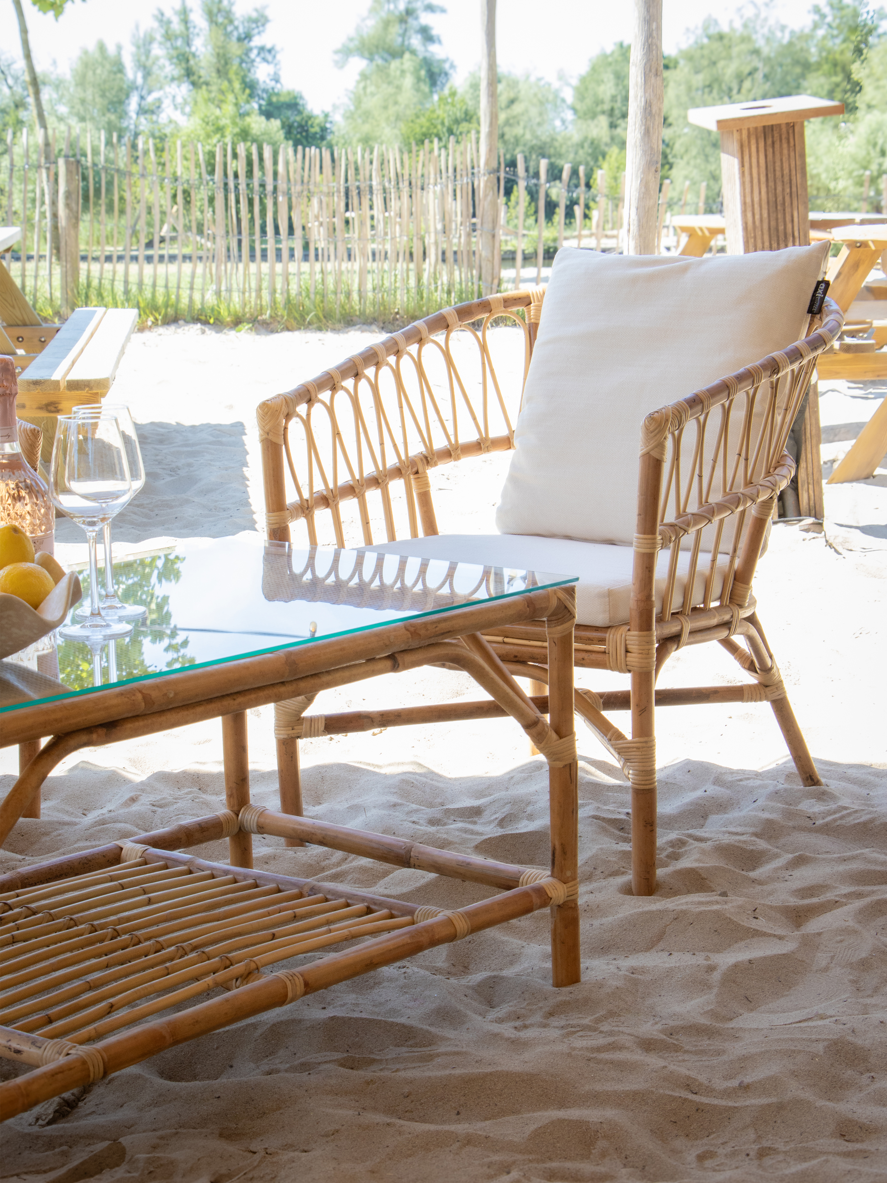 AXI Mary Rattan Lounge Set – 4-Piece with Sofa, Table, and 2 Chairs Natural/White-8720365066238 AXI Mary Rattan Lounge Set – 4-Piece with Sofa, Table, and 2 Chairs Natural/White