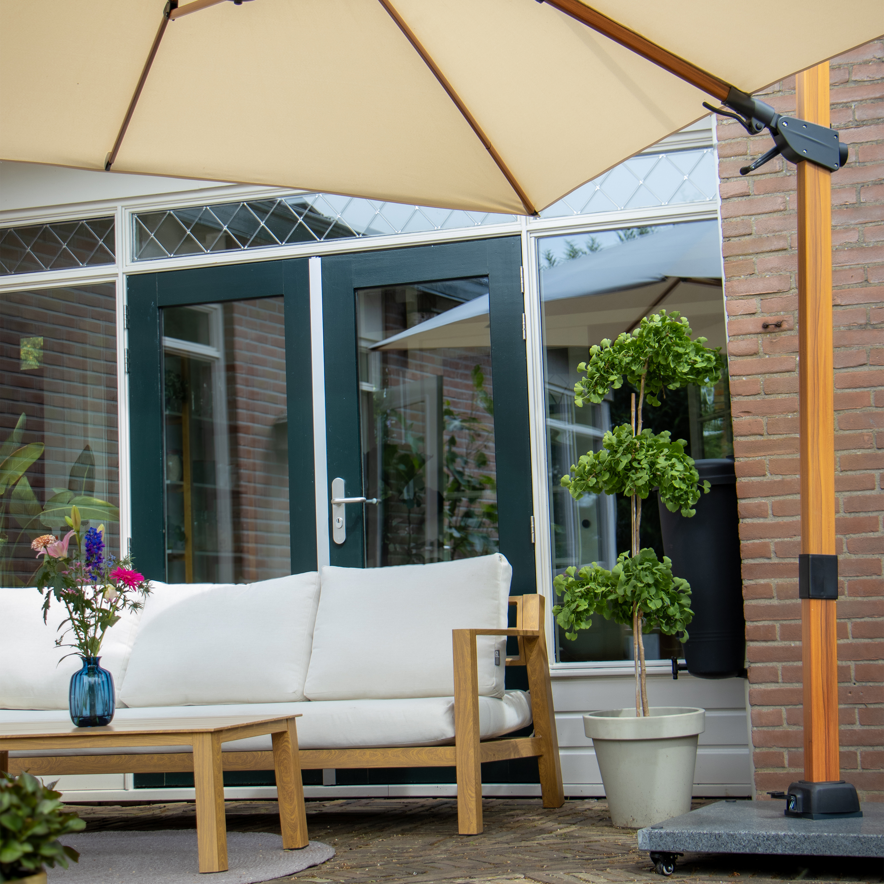 AXI Apollo Premium Cantilever Parasol 300x300cm - Wood-look/Beige-8720365063541 AXI Apollo Premium Cantilever Parasol 300x300cm - Wood-look/Beige