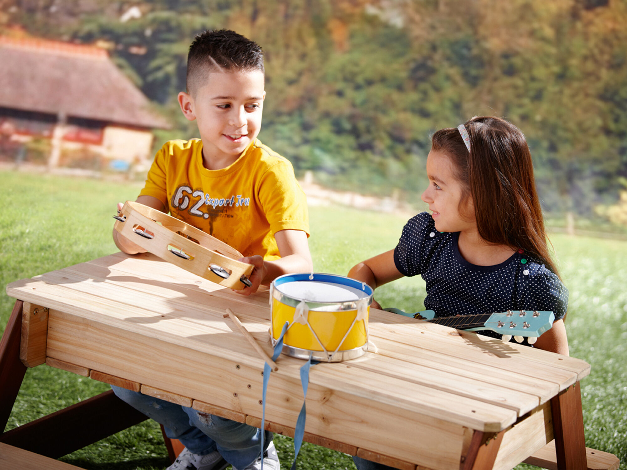 AXI Nick Zand & Water Picknicktafel Bruin - Parasol Groen/wit