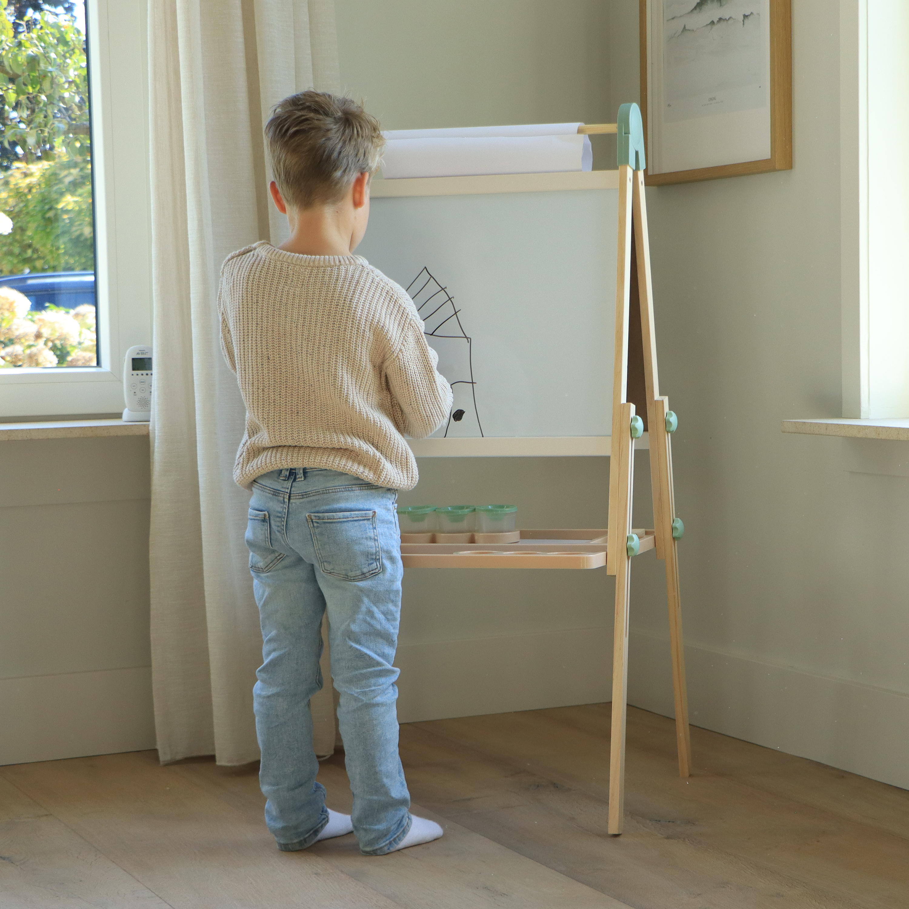 Sunny Luna Activity Easel – Natural Brown
