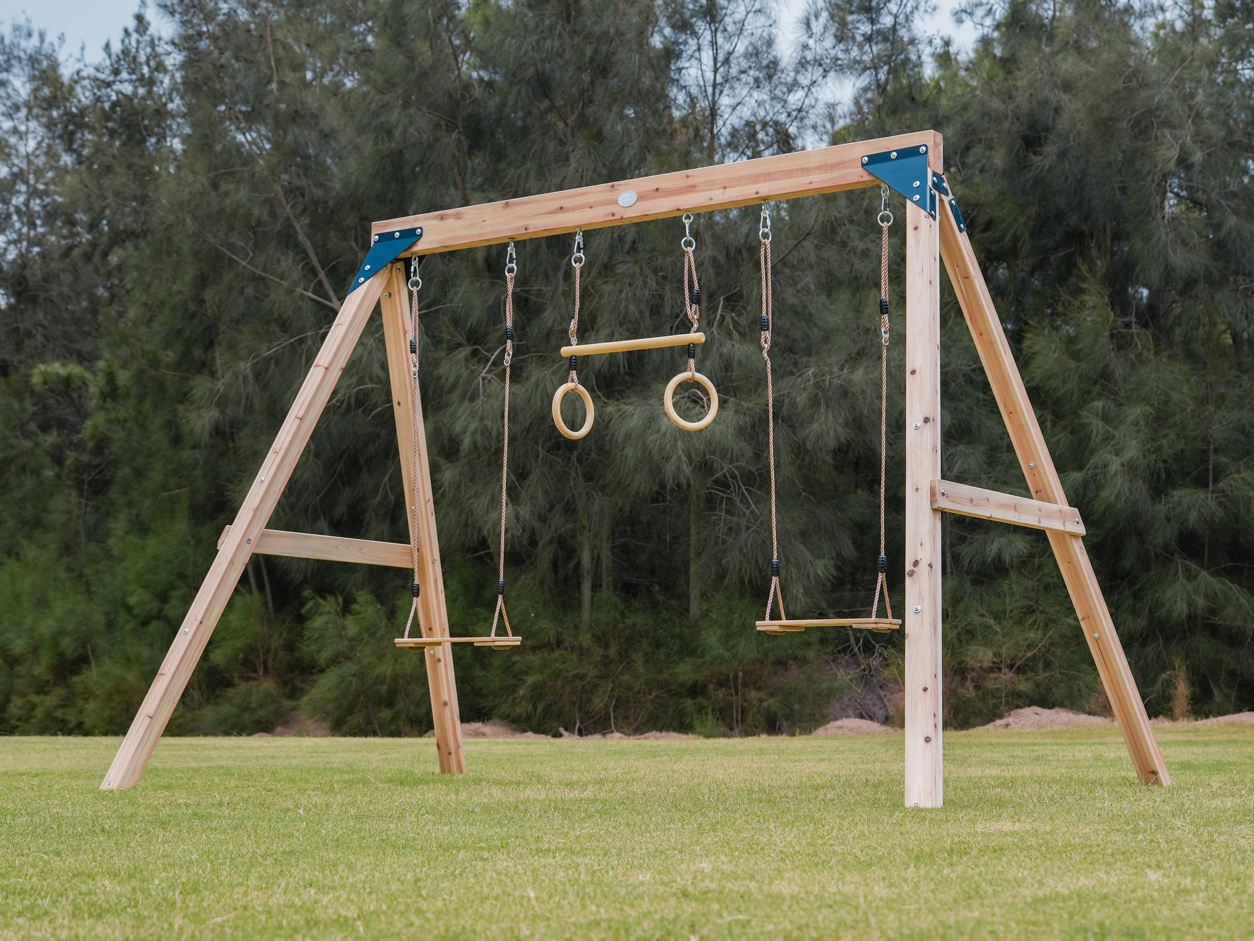 AXI Maya Dubbele houten Schommel met Trapeze Bruin