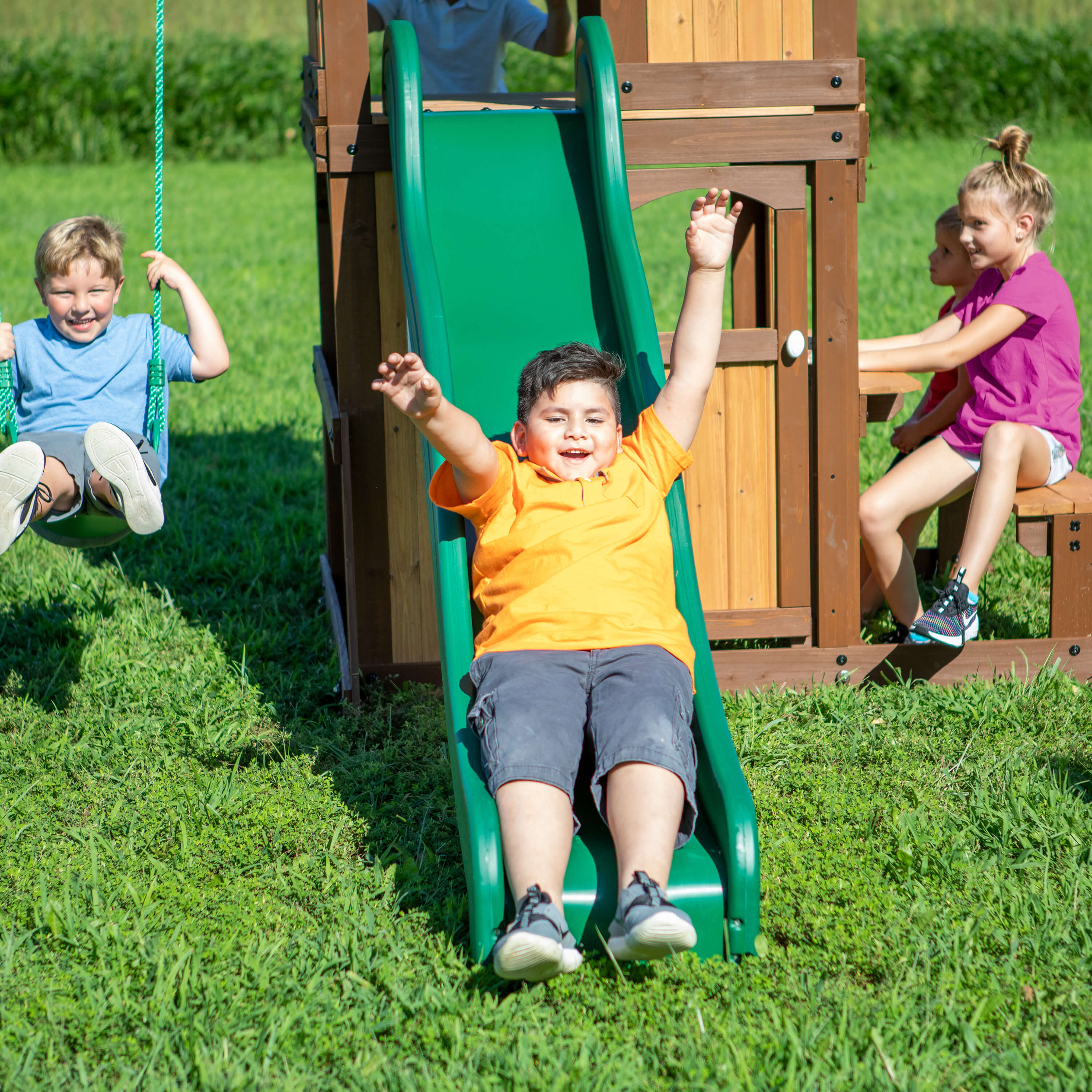Backyard Discovery Lakewood Speeltoren met Schommels en Glijbaan