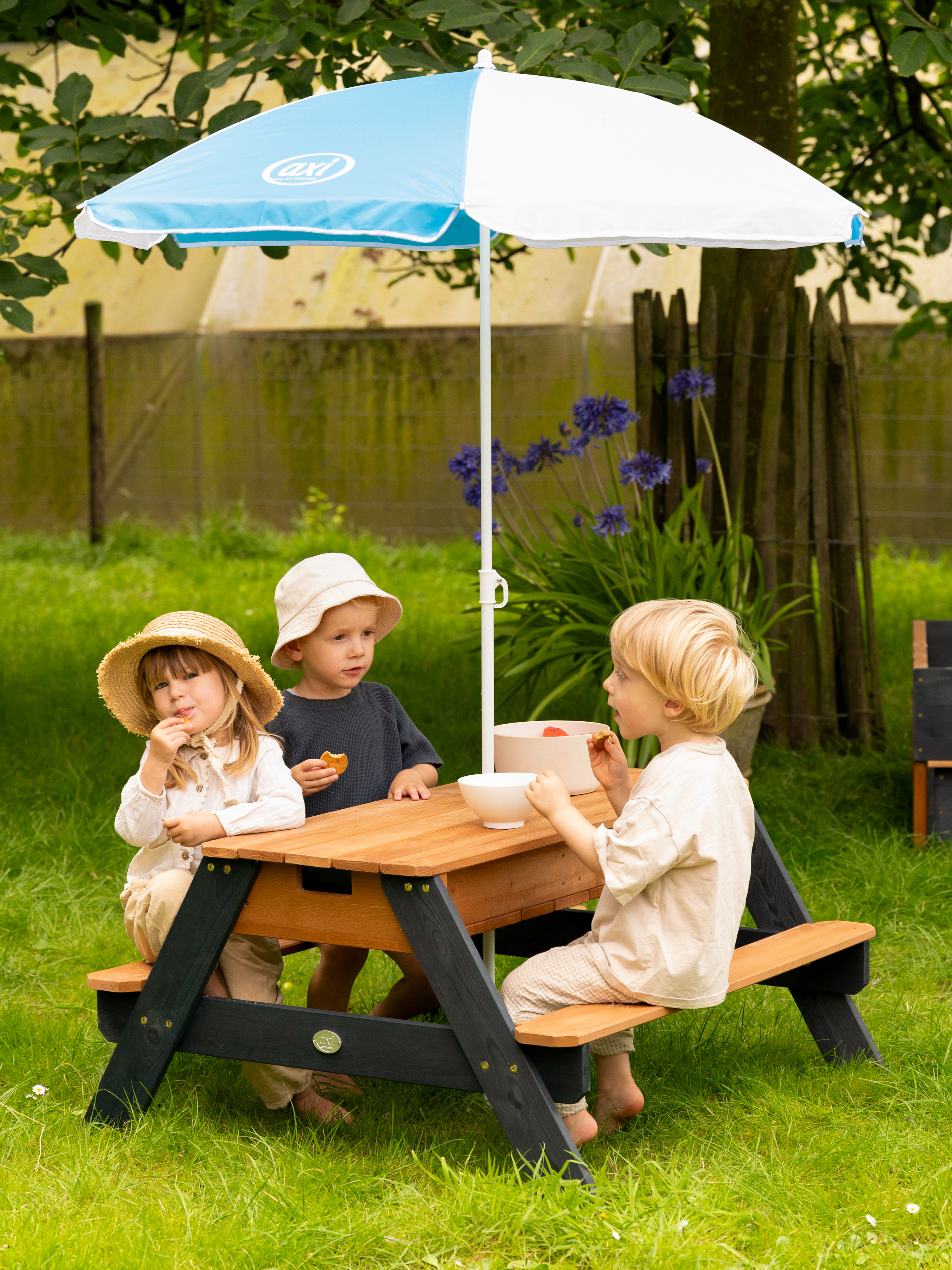 AXI Nick Zand & Water Picknicktafel Antraciet/bruin - Parasol Blauw/wit