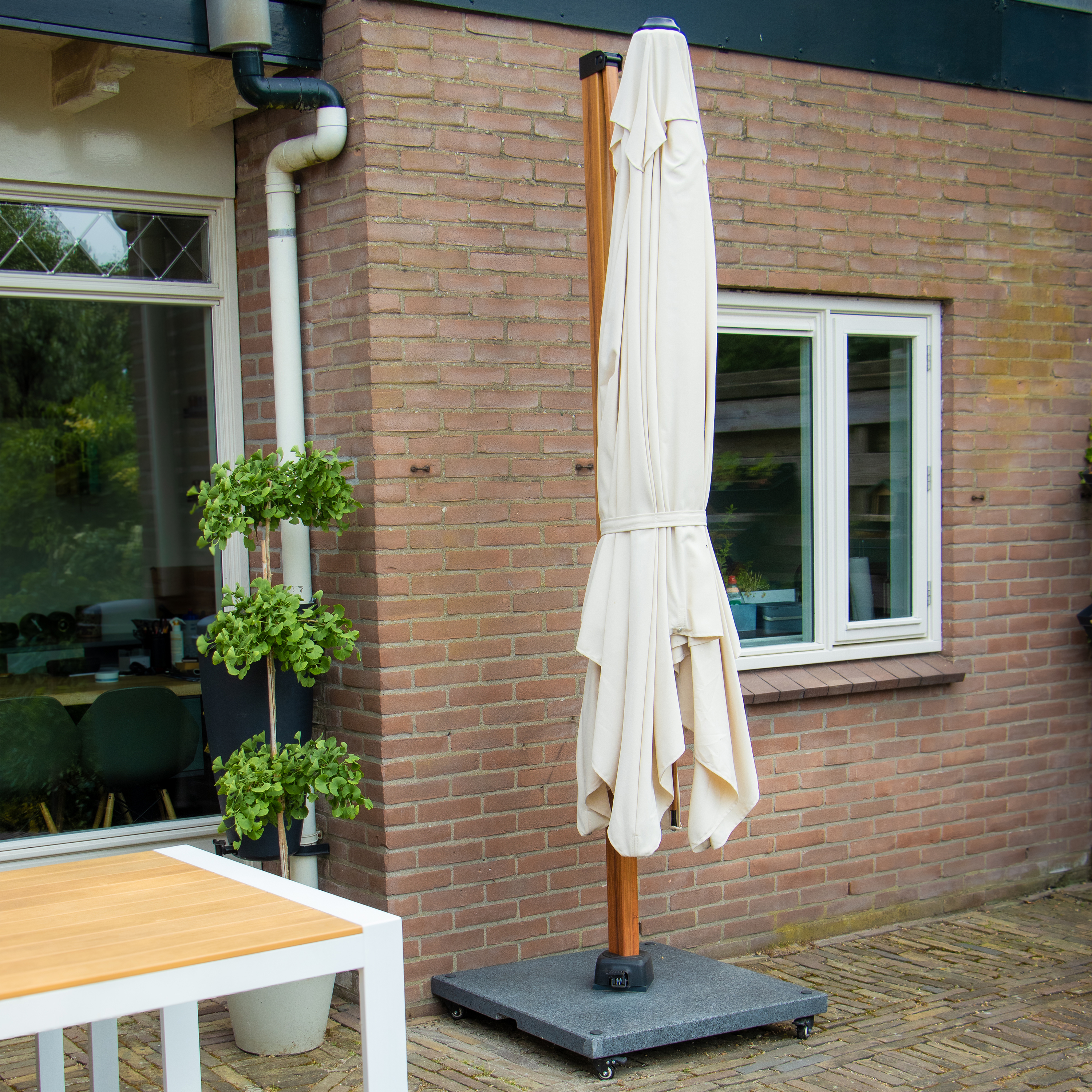 AXI Apollo Premium Cantilever Parasol 300x300cm - Wood-look/Beige-8720365063541 AXI Apollo Premium Cantilever Parasol 300x300cm - Wood-look/Beige