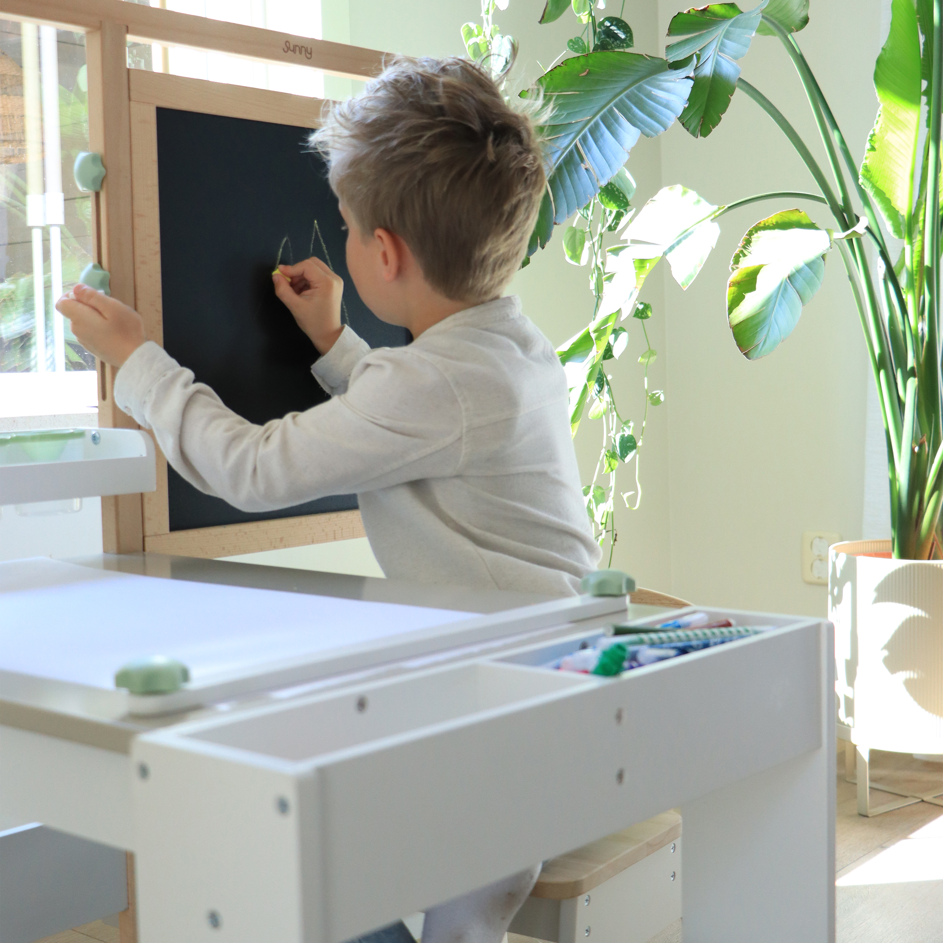 Sunny Olivia Drawing and Craft Table