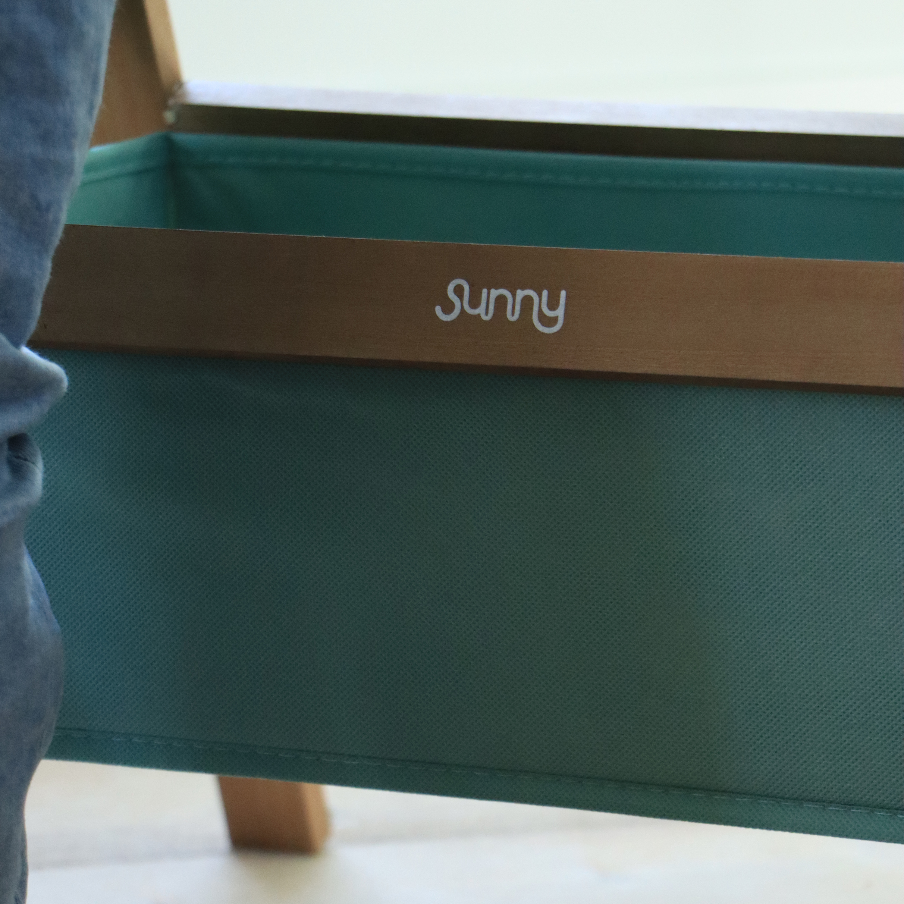 Sunny Lara Activity Easel – Dark Brown