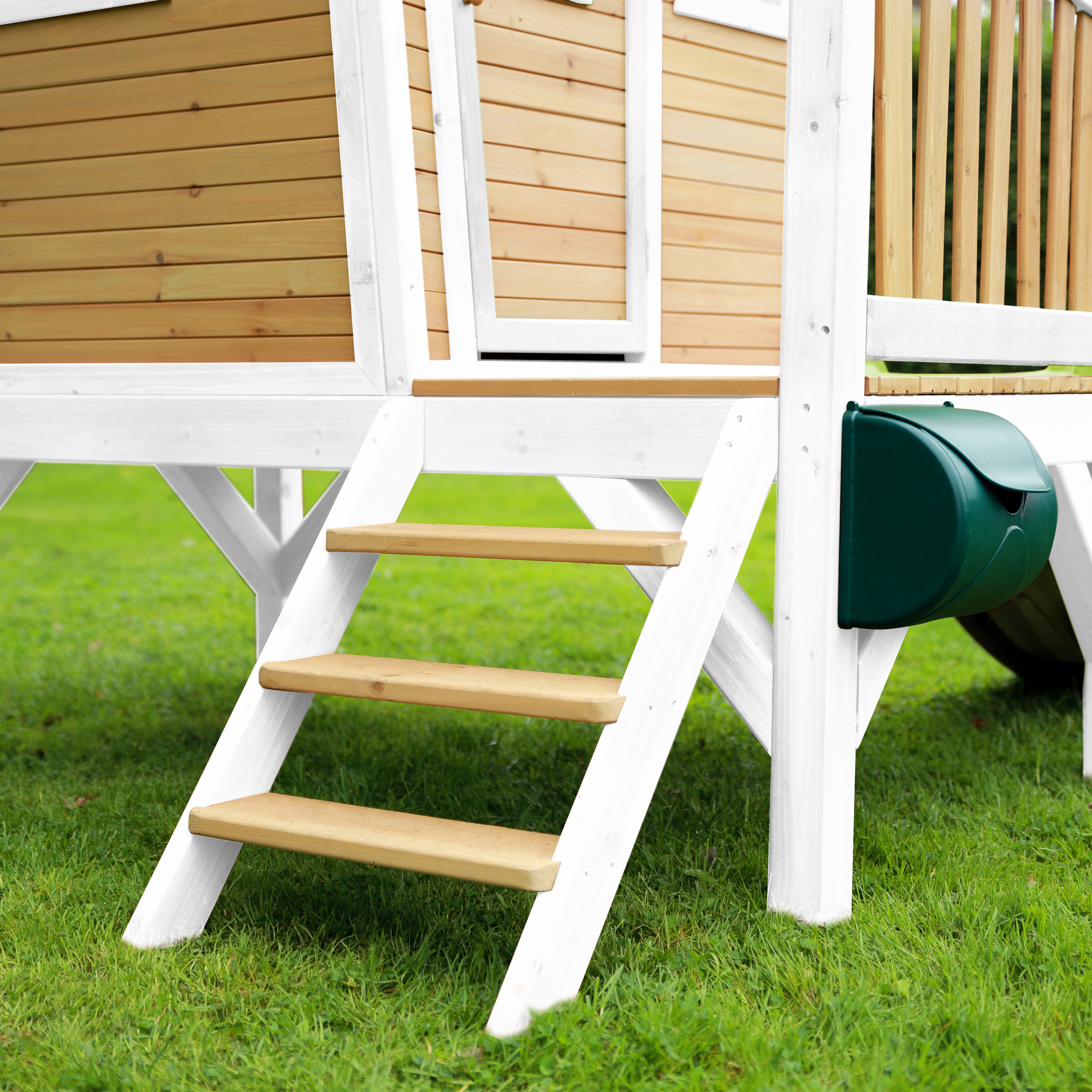 AXI Robin Playhouse Brown/White - Lime Green Slide