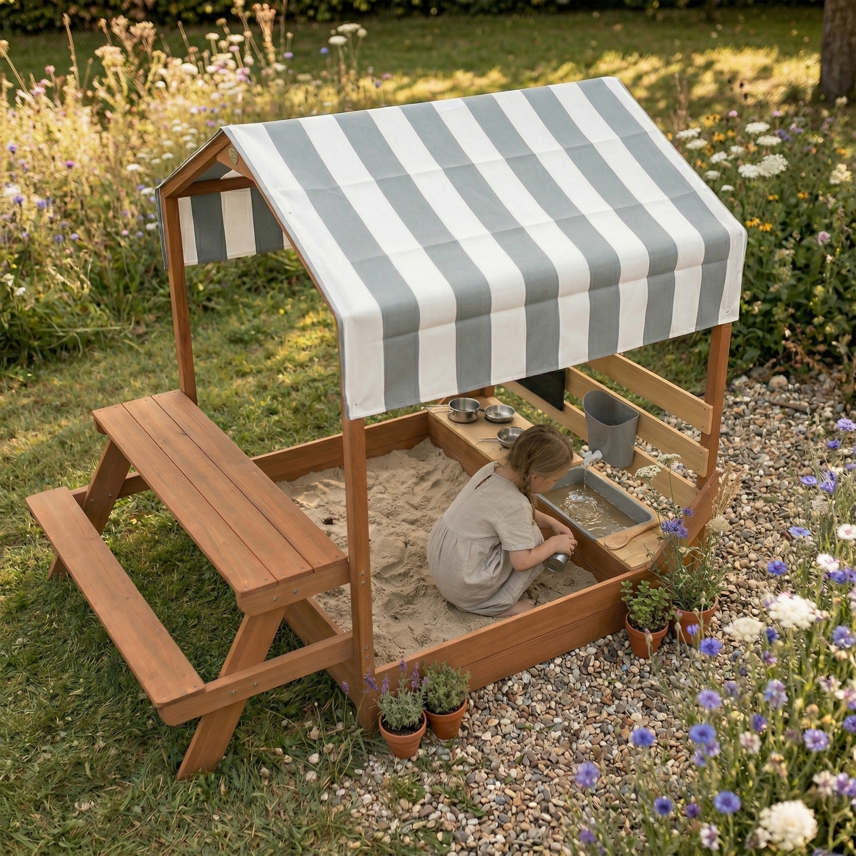 AXI Bo Sandbox & Playhouse with Play Kitchen and Picnic Table - 159 x 105 cm - Brown
