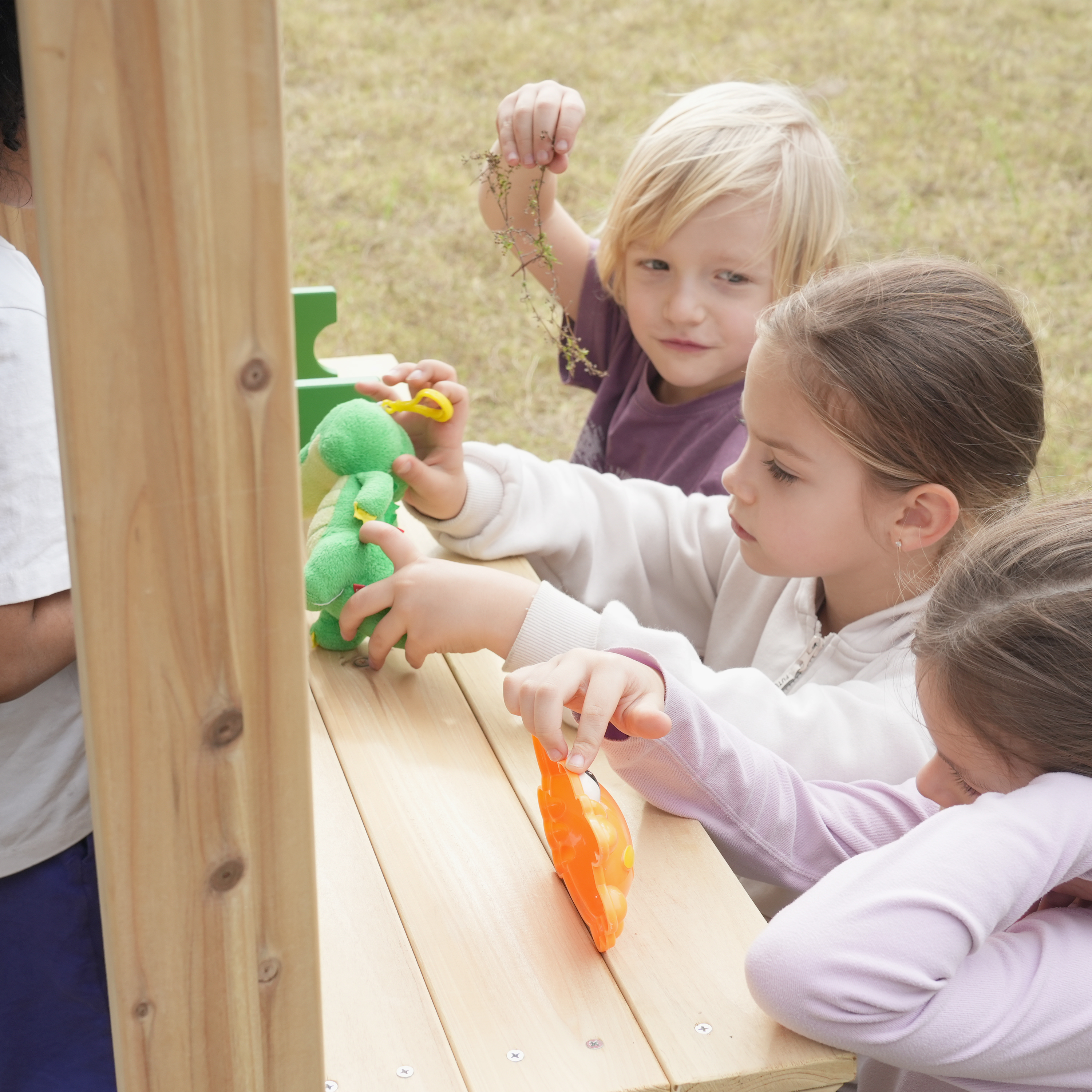 AXI Hunter Climbing Frame with Swings, Climbing Frame, Climbing Bridge and Multiple Platforms – Pastel Green Double Slide