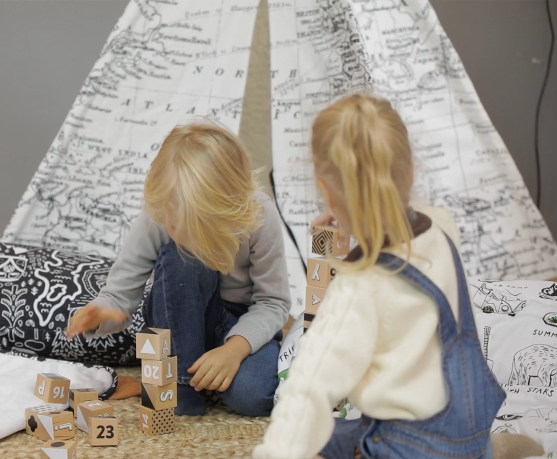 Sunny World Map Tipi Telt - Sort/Hvid