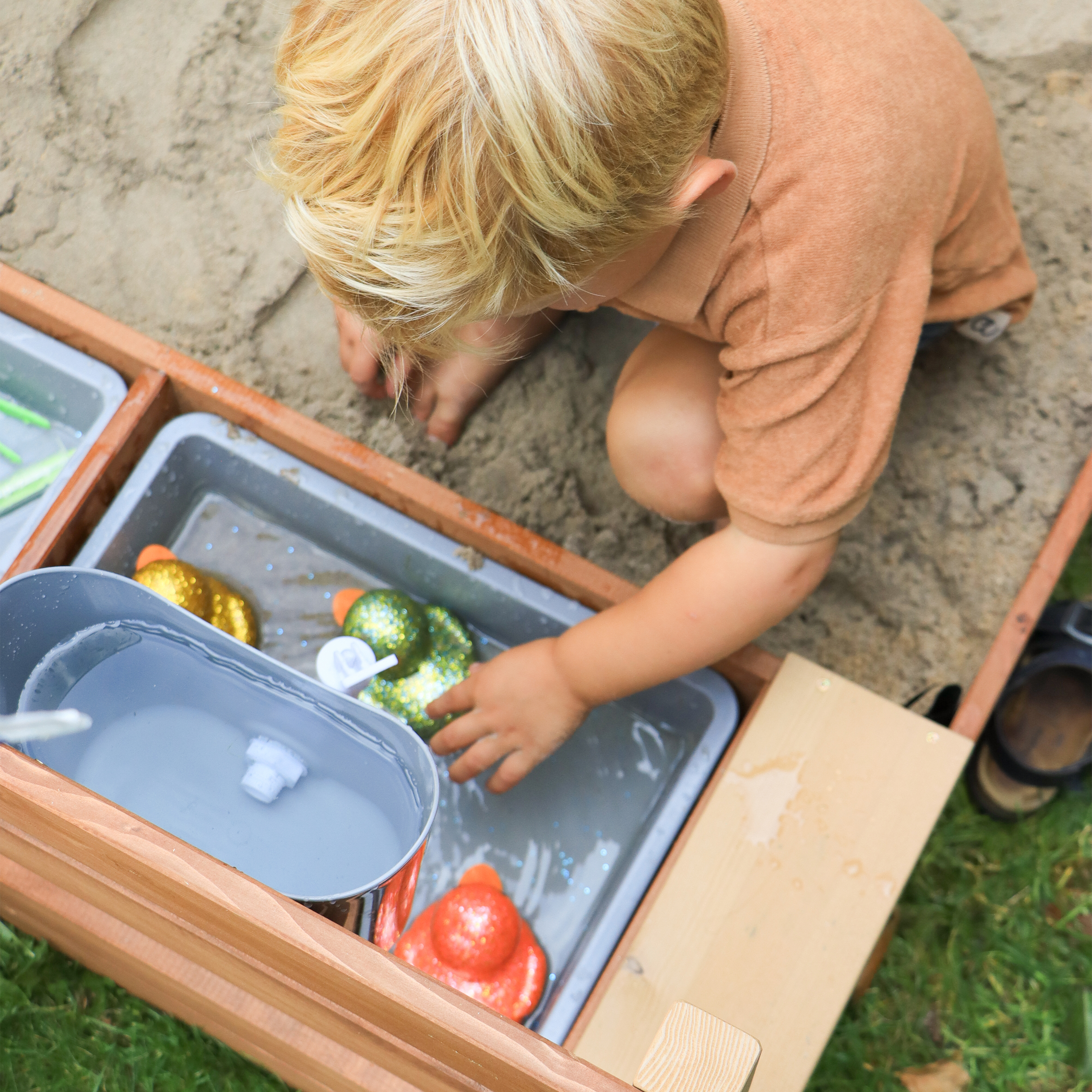 AXI Vicky Climbing Frame with Sandbox. Play Kitchen & Chalkboard – Grey Slide