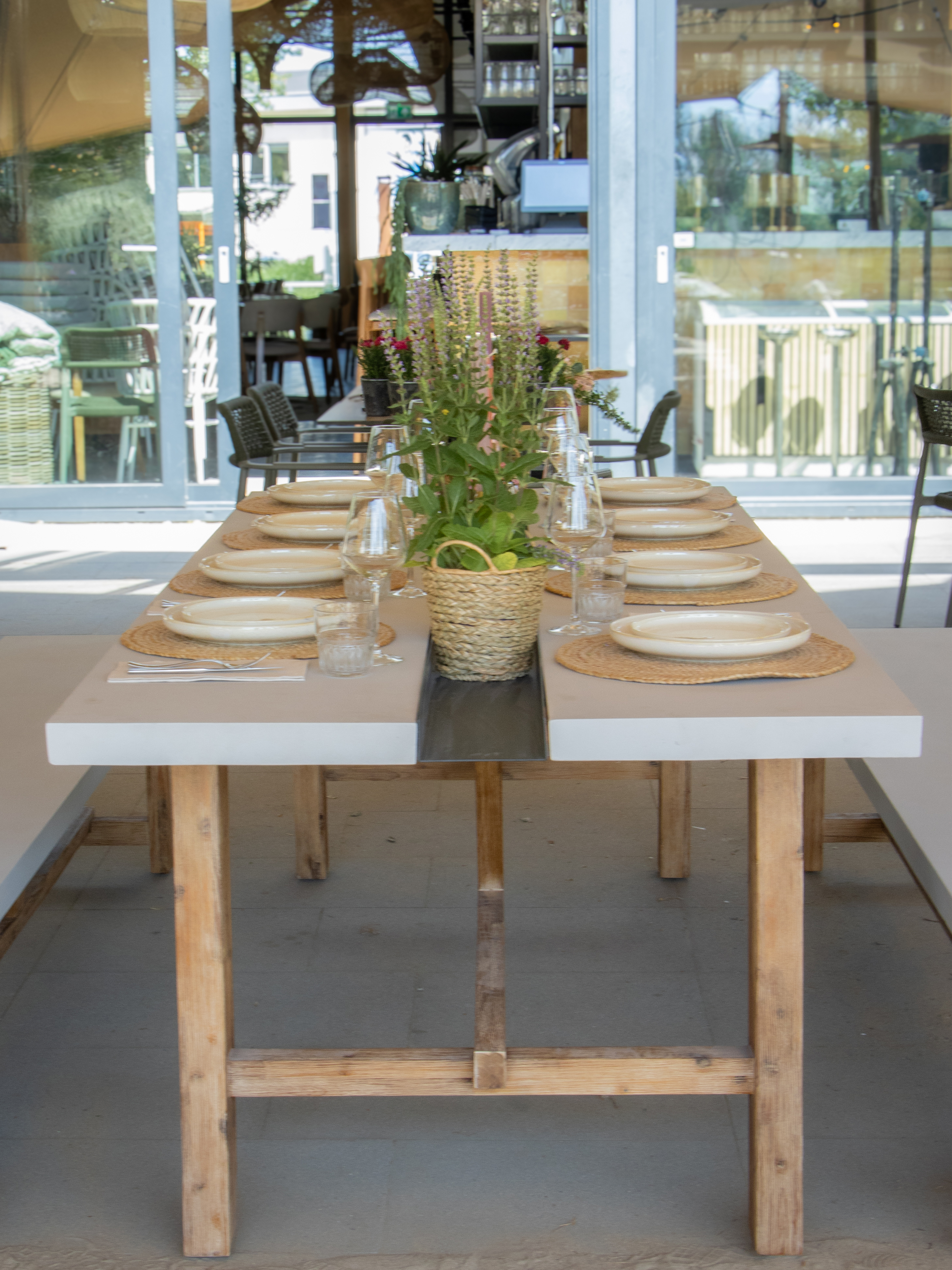 AXI Aaron Garden Set with 2 benches – Acacia wood / Limestone-look