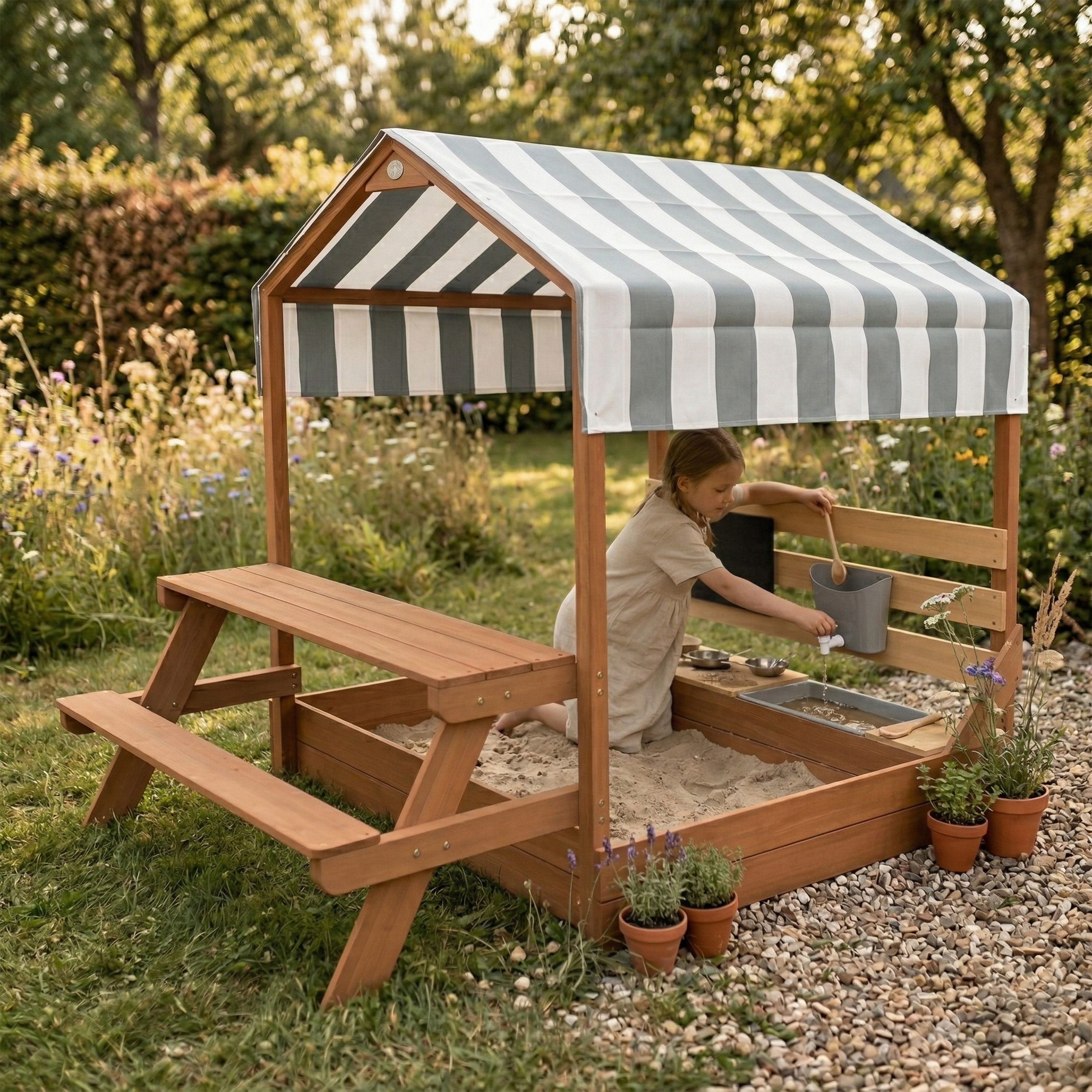 AXI Bo Sandbox & Playhouse with Play Kitchen and Picnic Table - 159 x 105 cm - Brown