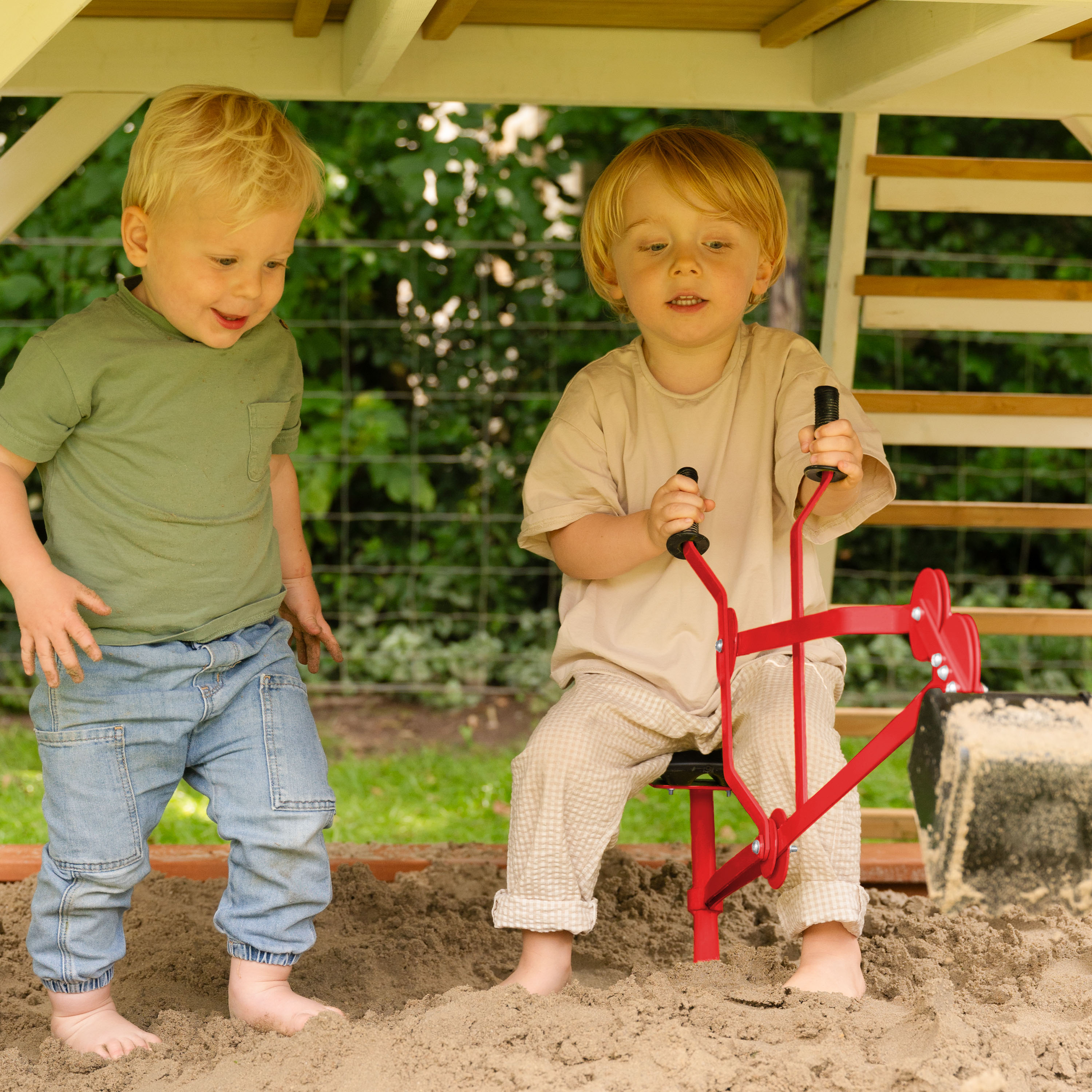 AXI Justin Sandpit Digger Red/Black