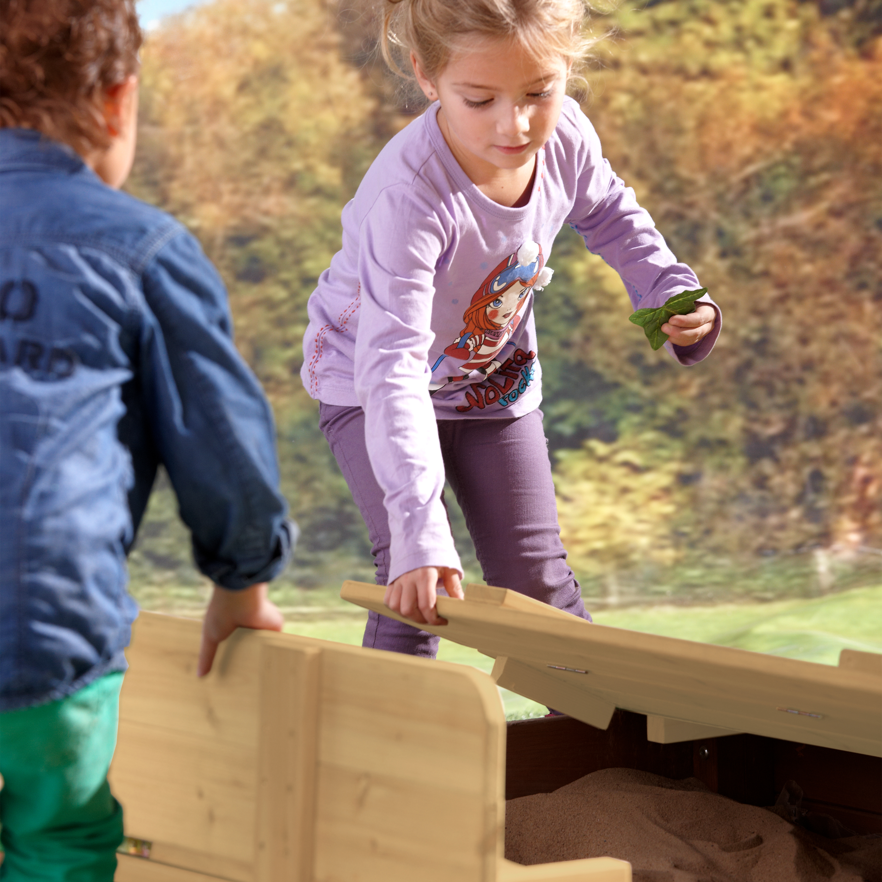 AXI Ella Sandbox with benches - 100 x 95 cm - Grey/Brown