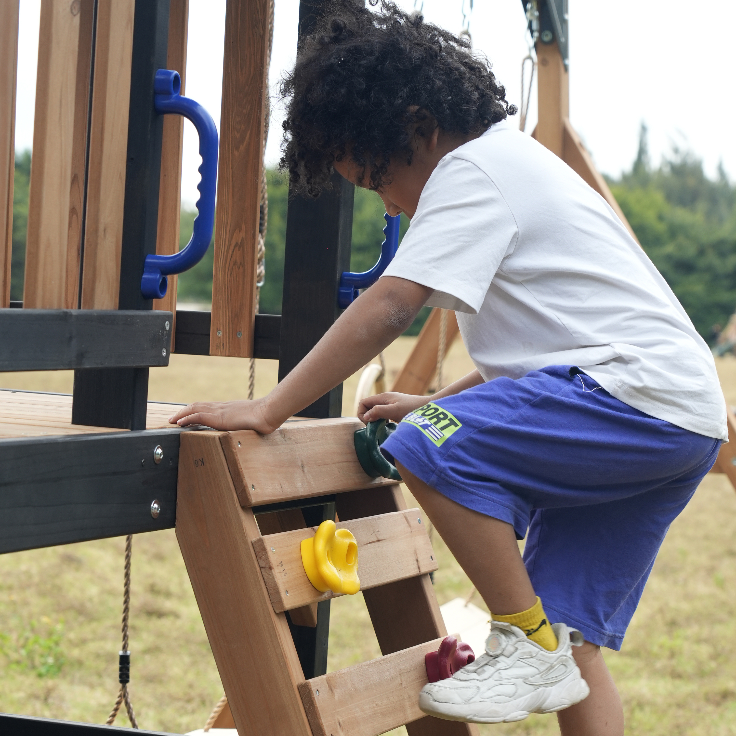 AXI Cody Climbing Frame with Swings, Trapeze and Climbing Wall – Pastel Green Double Slide and Tube Slide