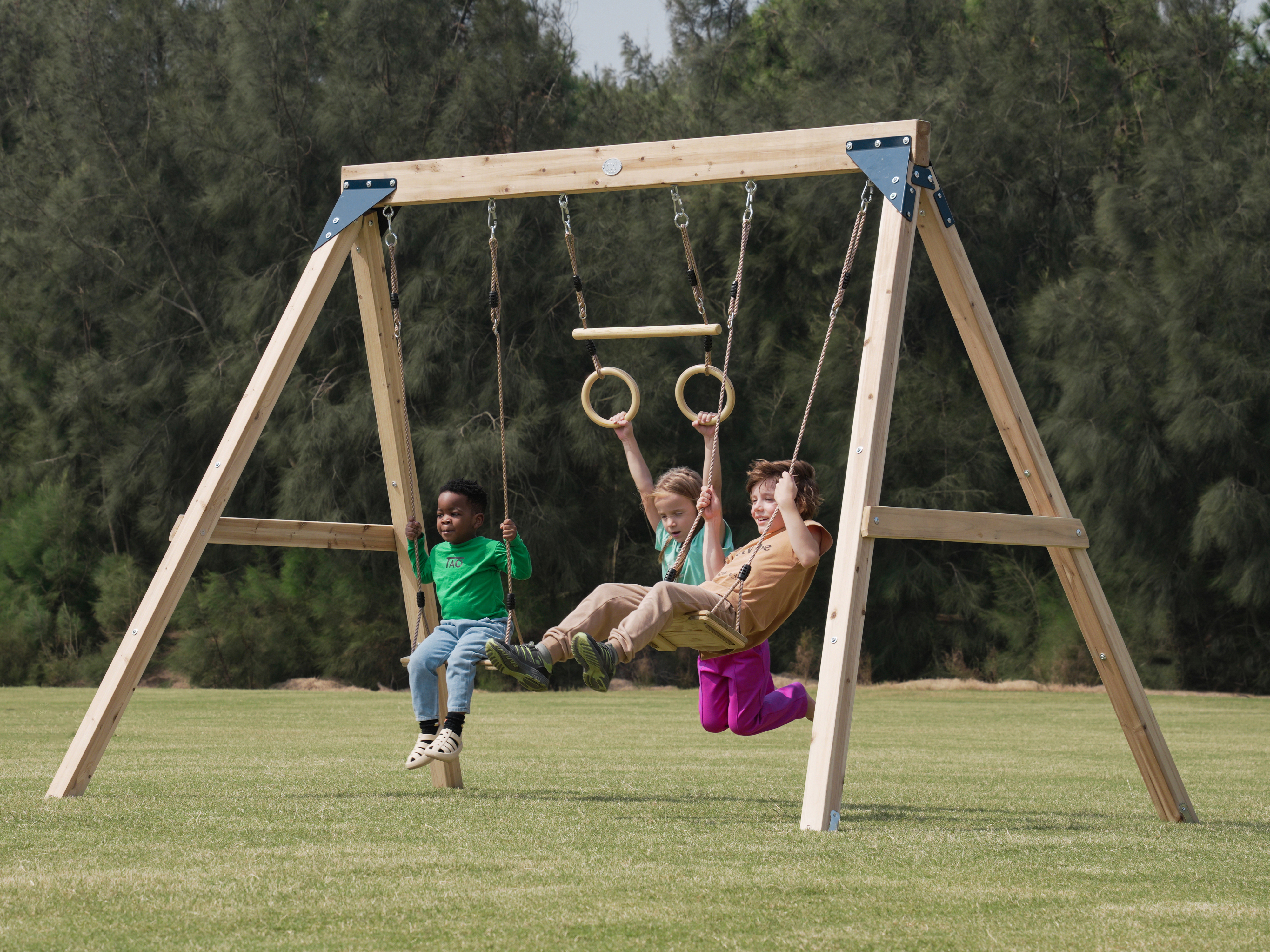 AXI Maya Dubbele houten Schommel met Trapeze Bruin