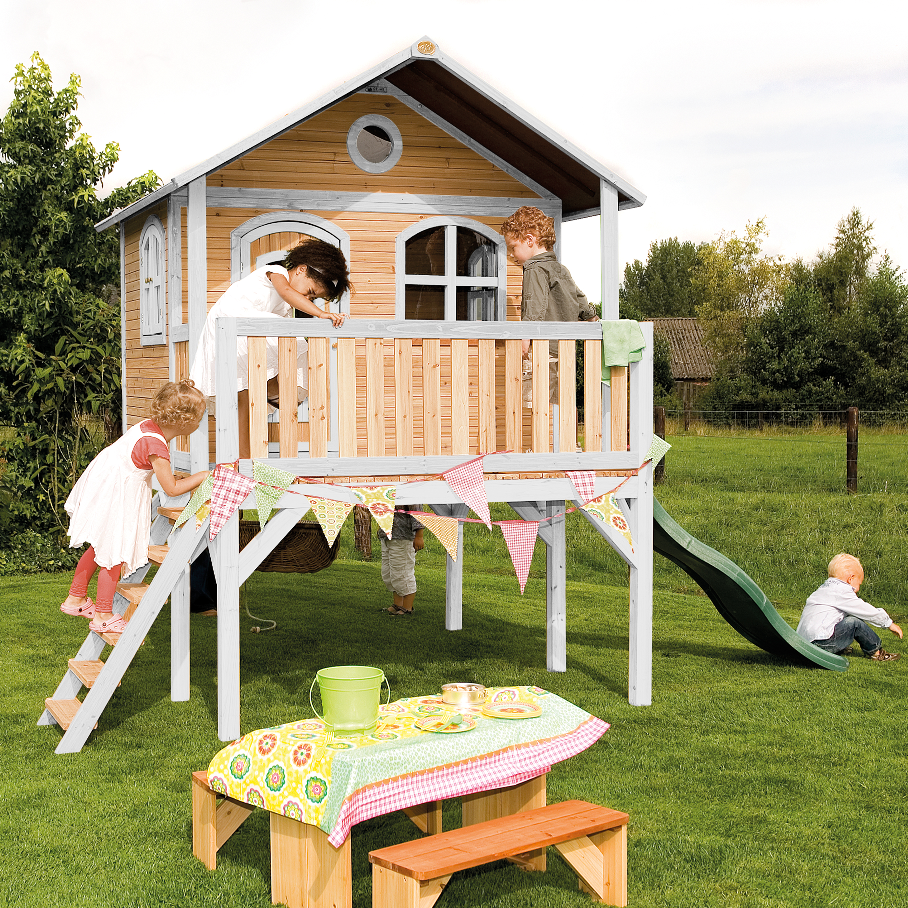 AXI Sophie Playhouse Brown/white - Green Slide  