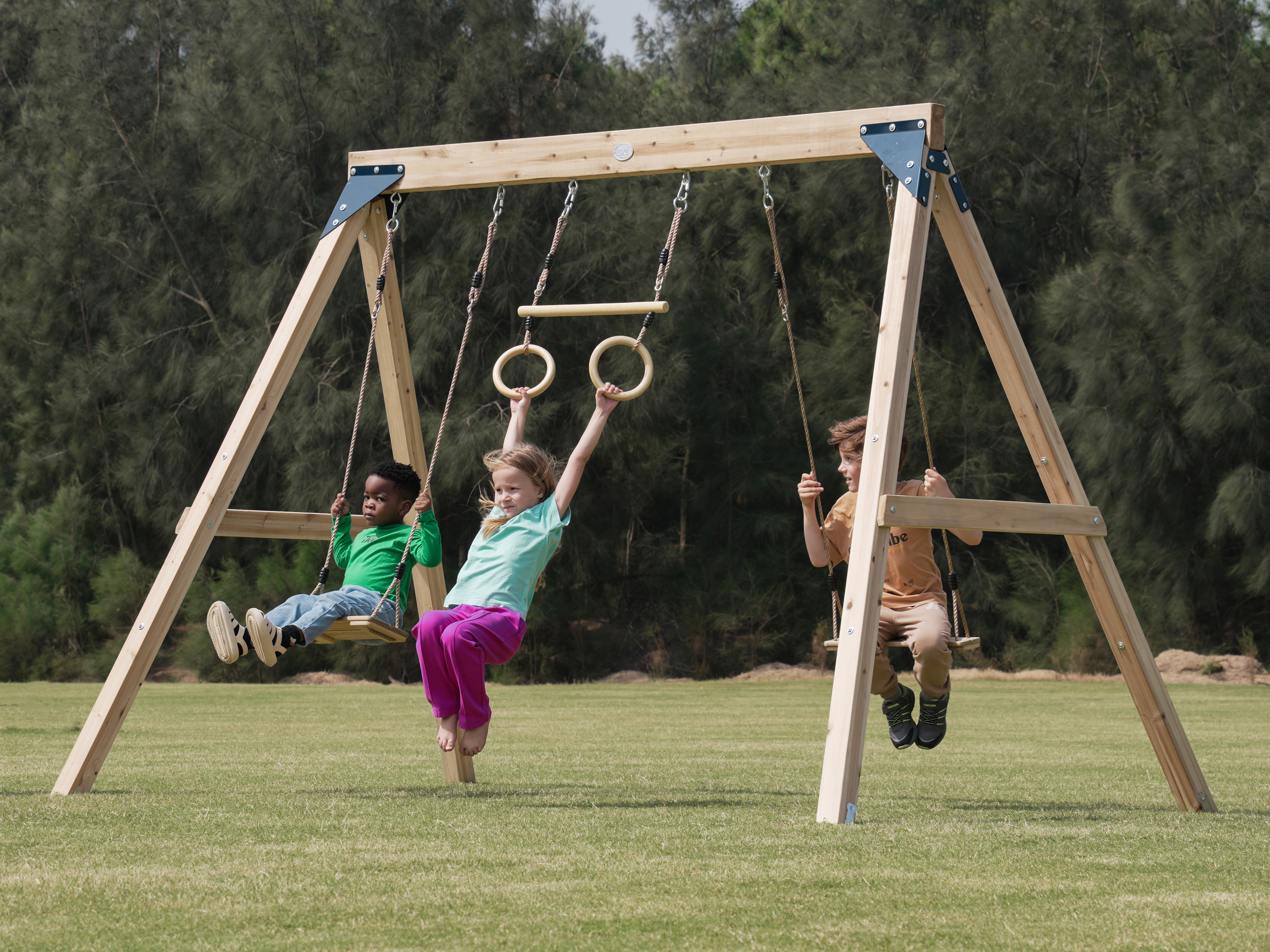 AXI Maya Dubbele houten Schommel met Trapeze Bruin
