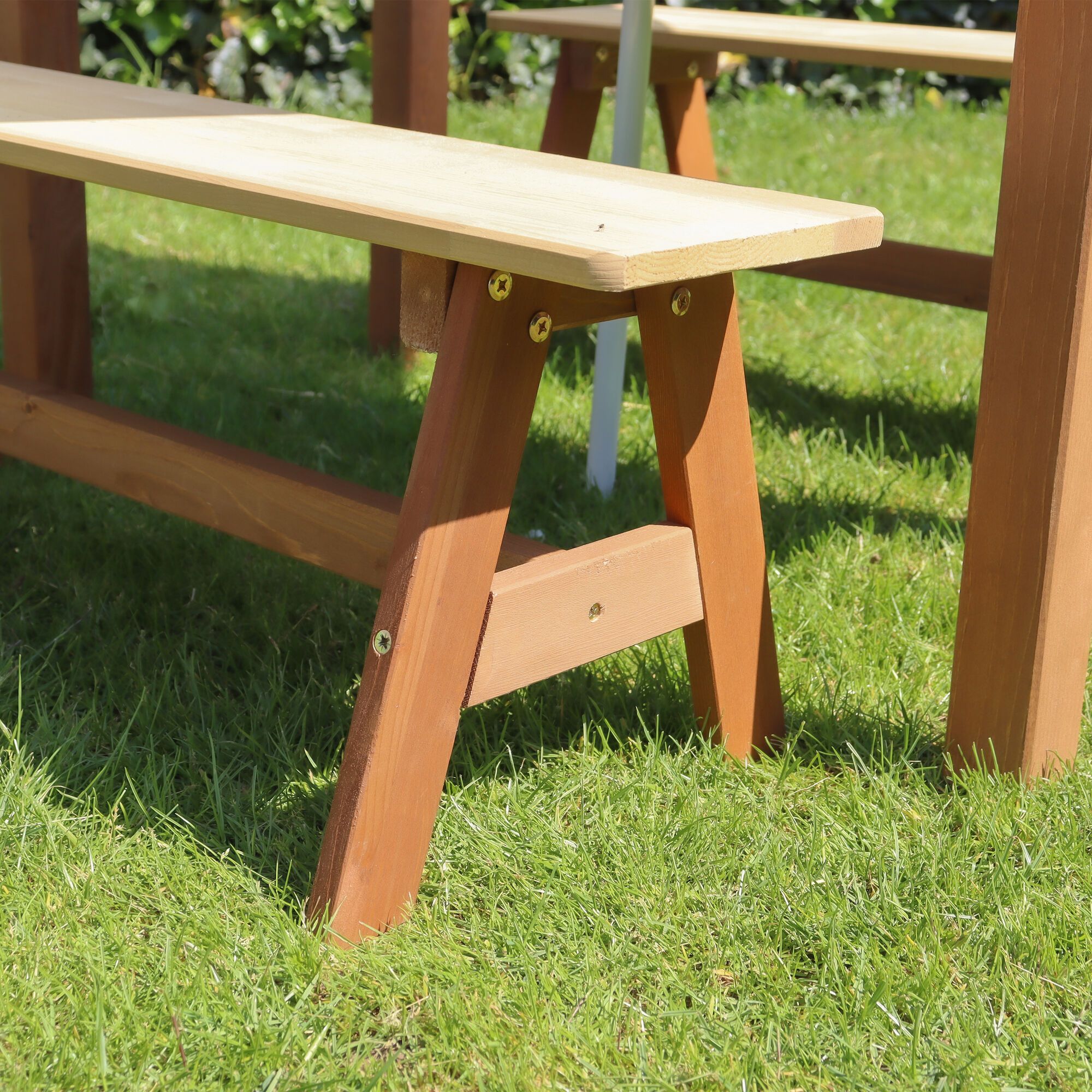 AXI Dennis Zand & Water Picknicktafel met Speelkeuken wastafel en losse bankjes Bruin - Parasol Blauw/wit