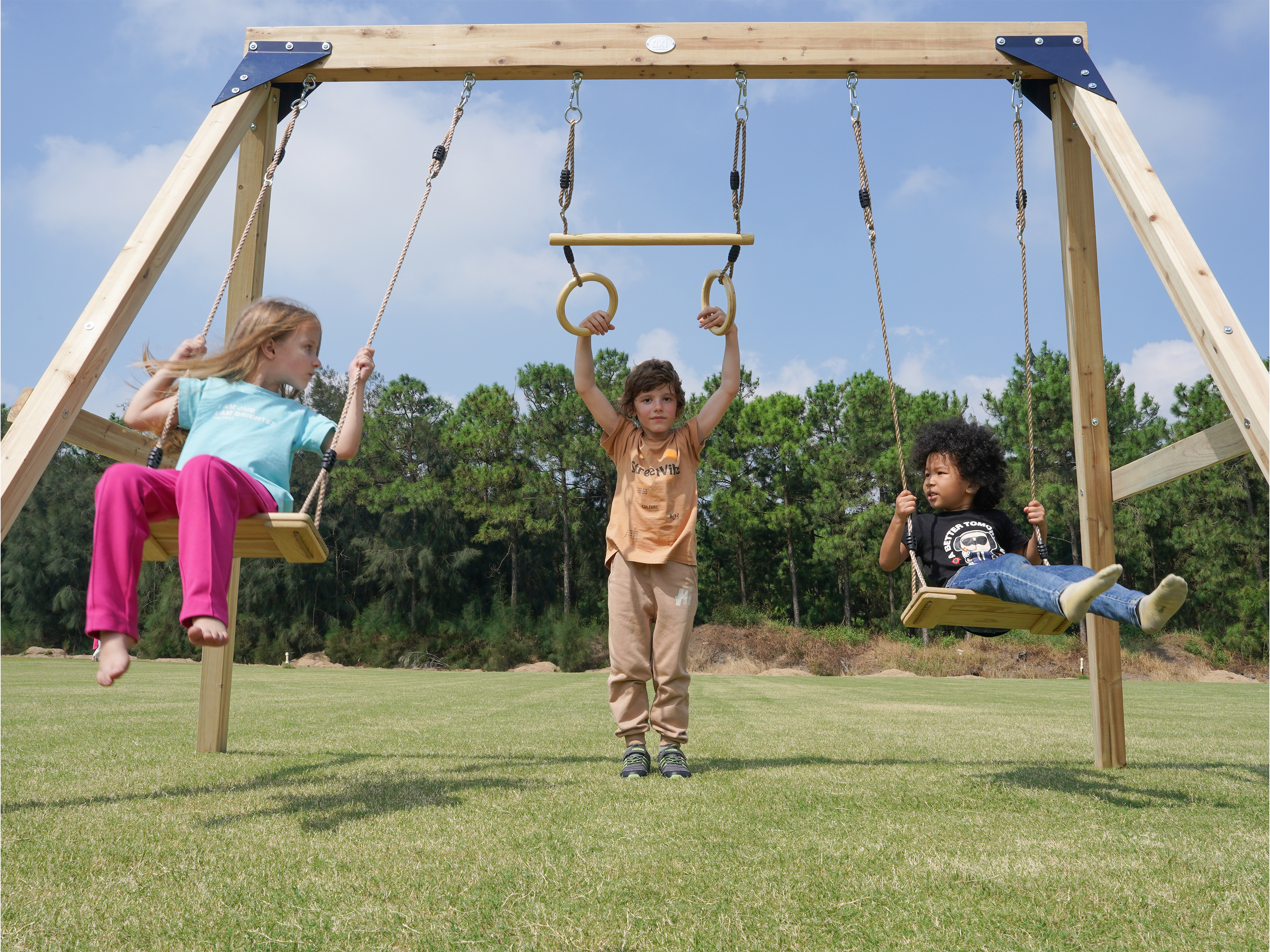 AXI Maya Dubbele houten Schommel met Trapeze Bruin