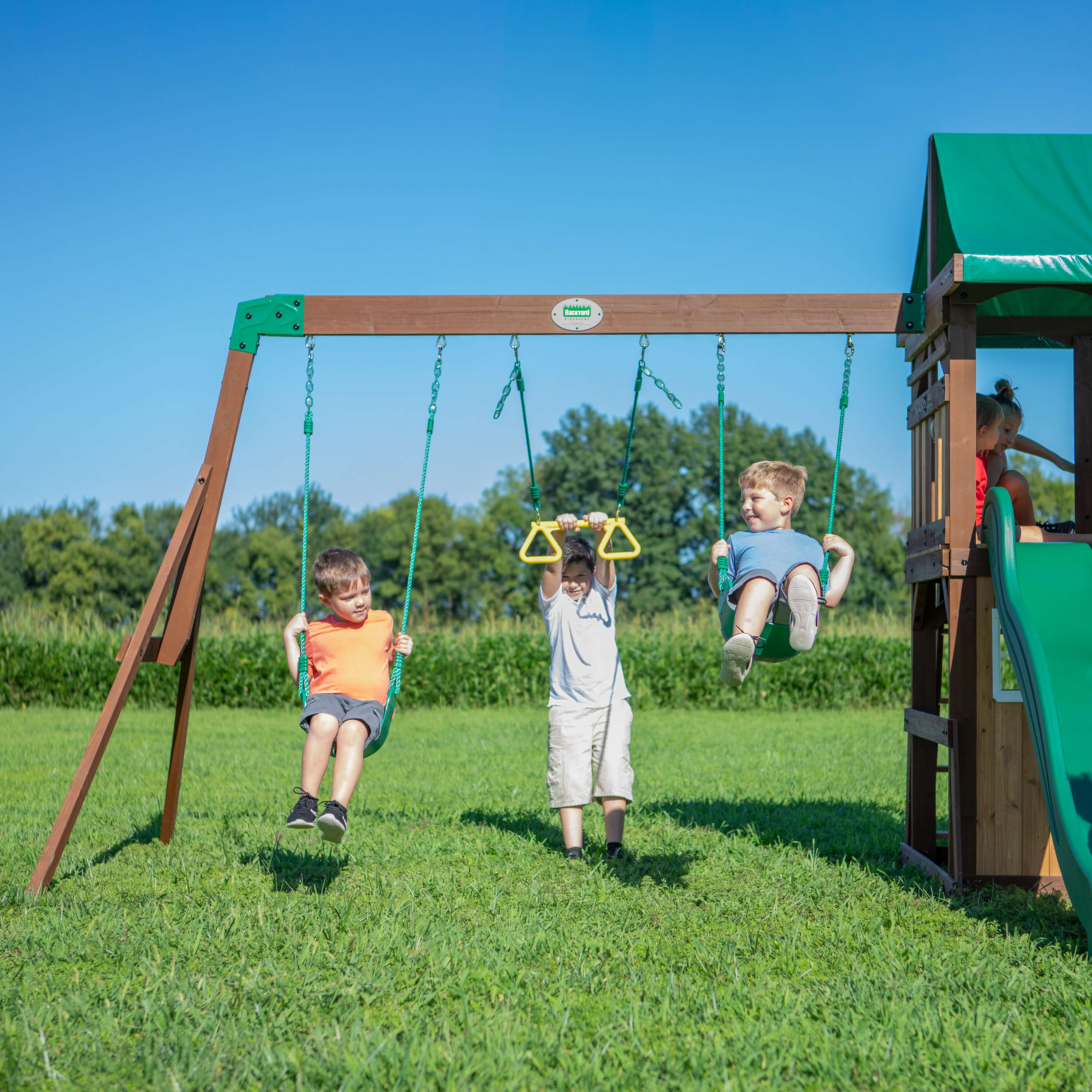 Backyard Discovery Lakewood Speeltoren met Schommels en Glijbaan