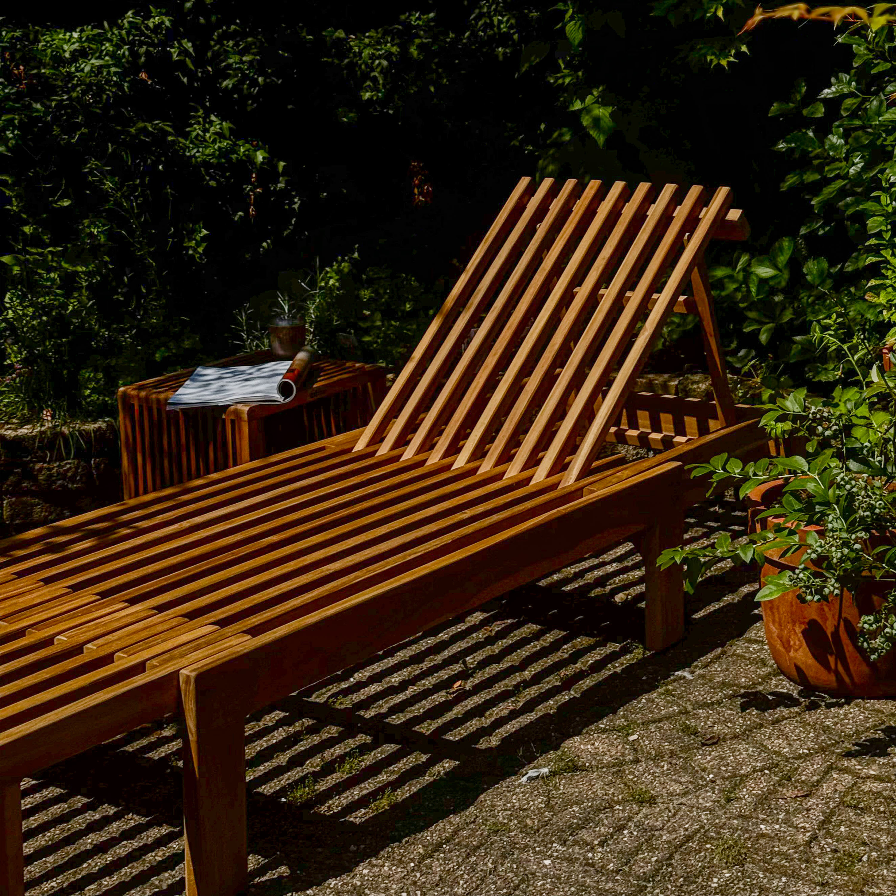 AXI Rowan 2-in-1 Sunbed and Garden Bench - Teak