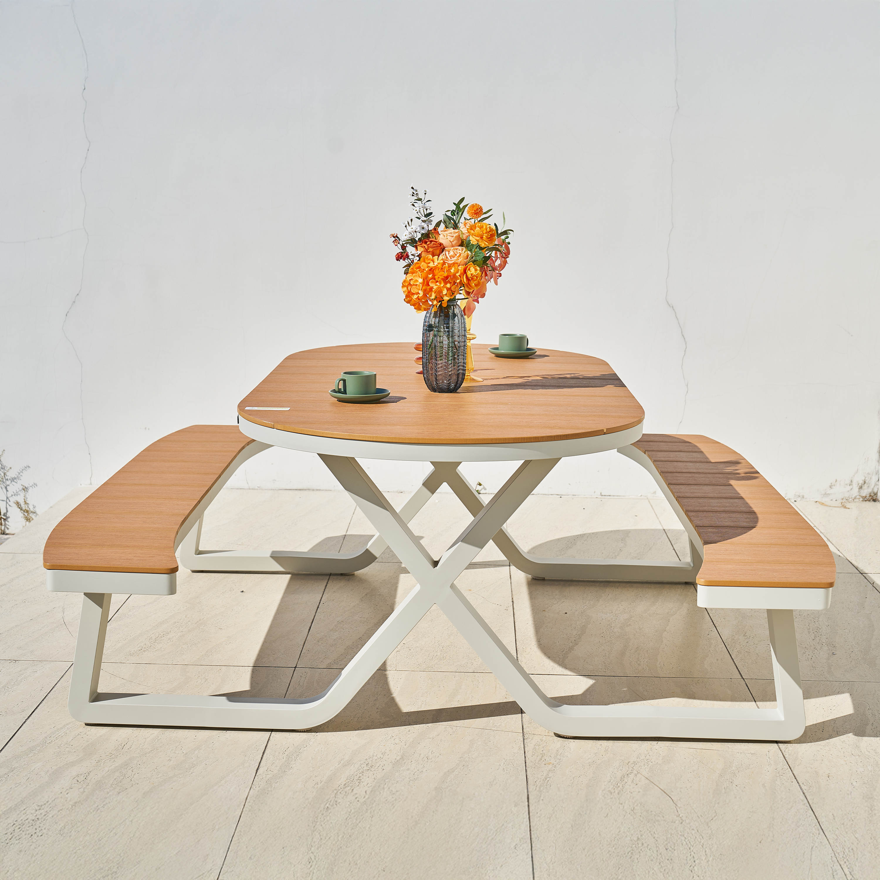 AXI Jax Picnic Table with 2 benches Oval – White/Teak-look Polywood