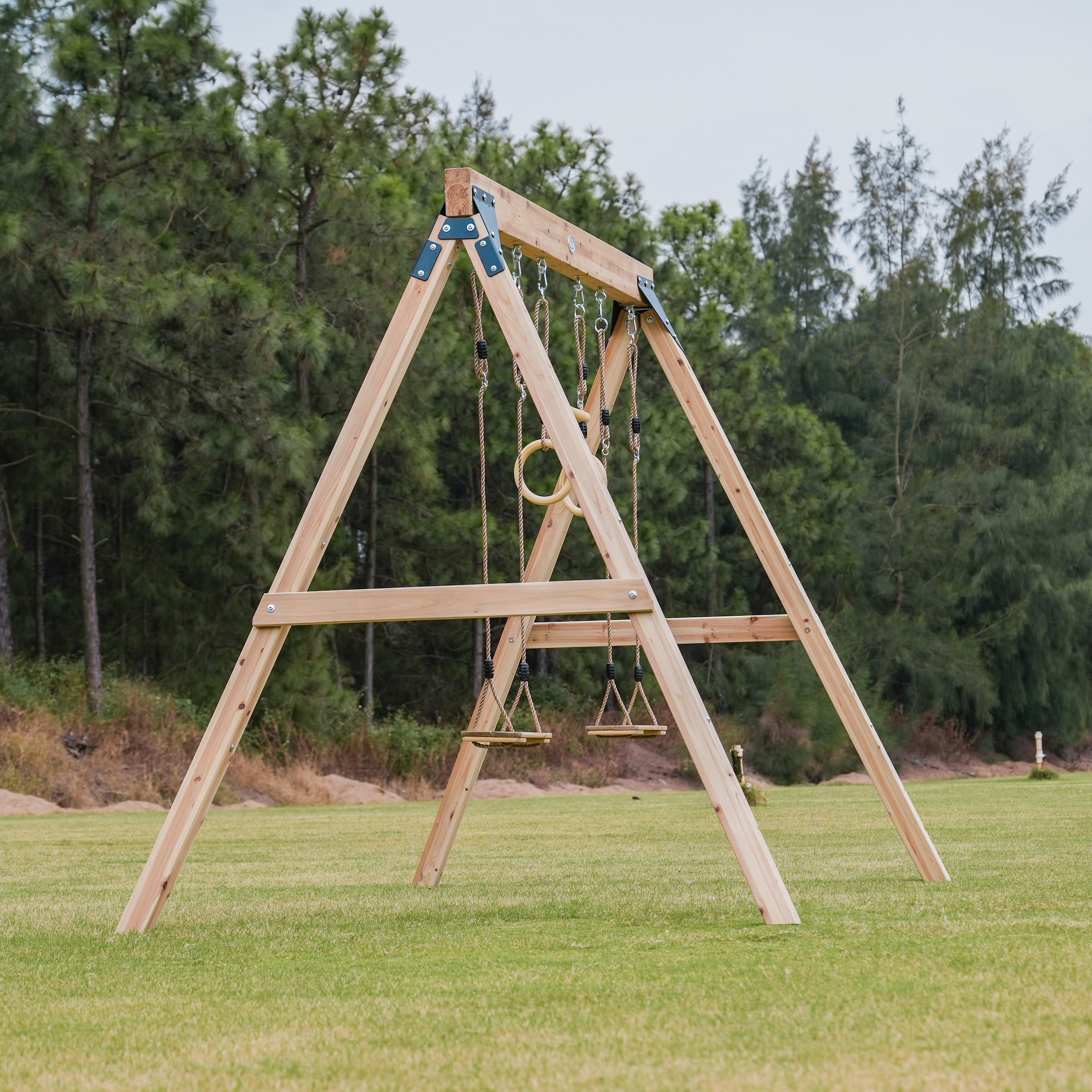 AXI Maya Dubbele houten Schommel met Trapeze Bruin