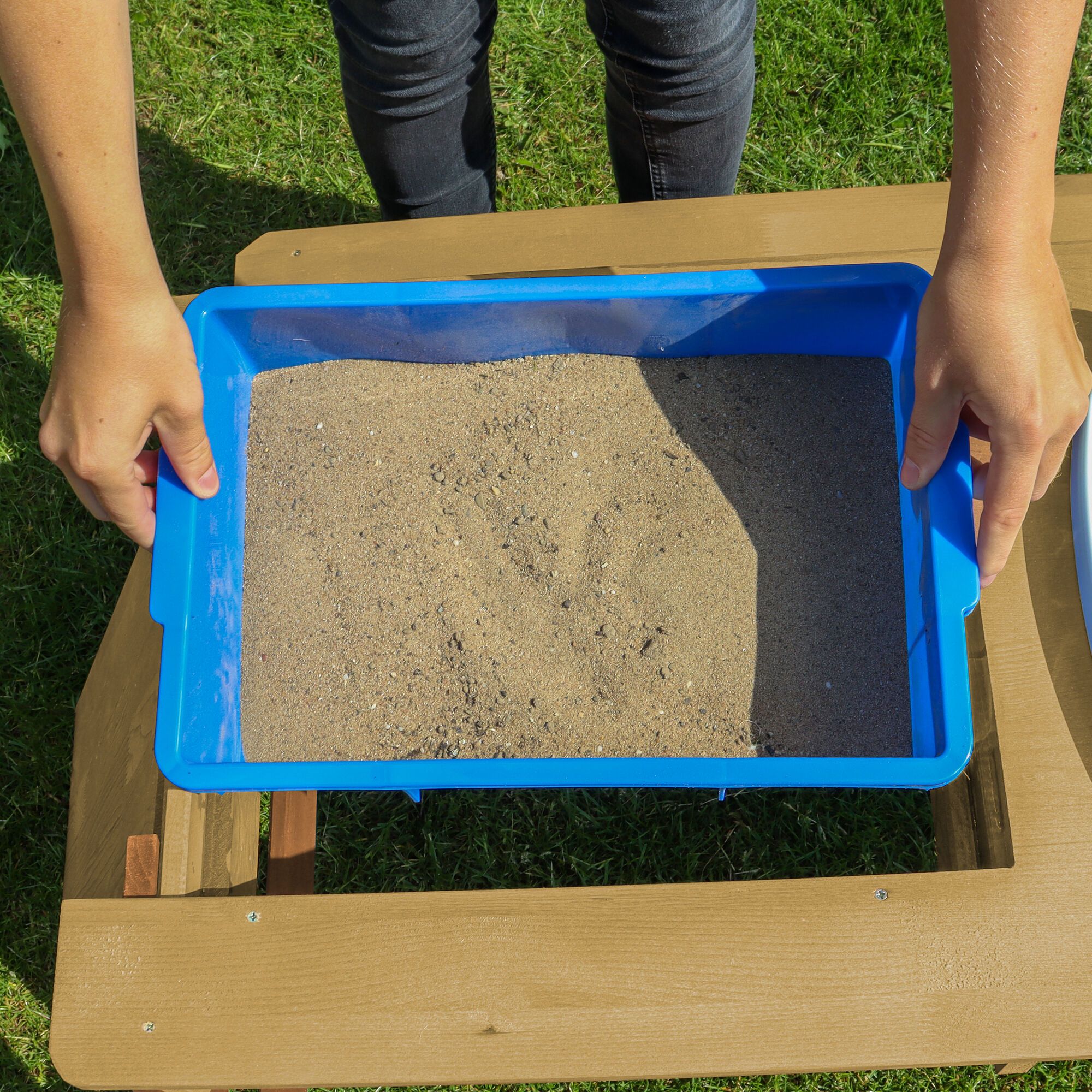 AXI Emily Zand & Water Picknicktafel met Speelkeuken wastafel Bruin